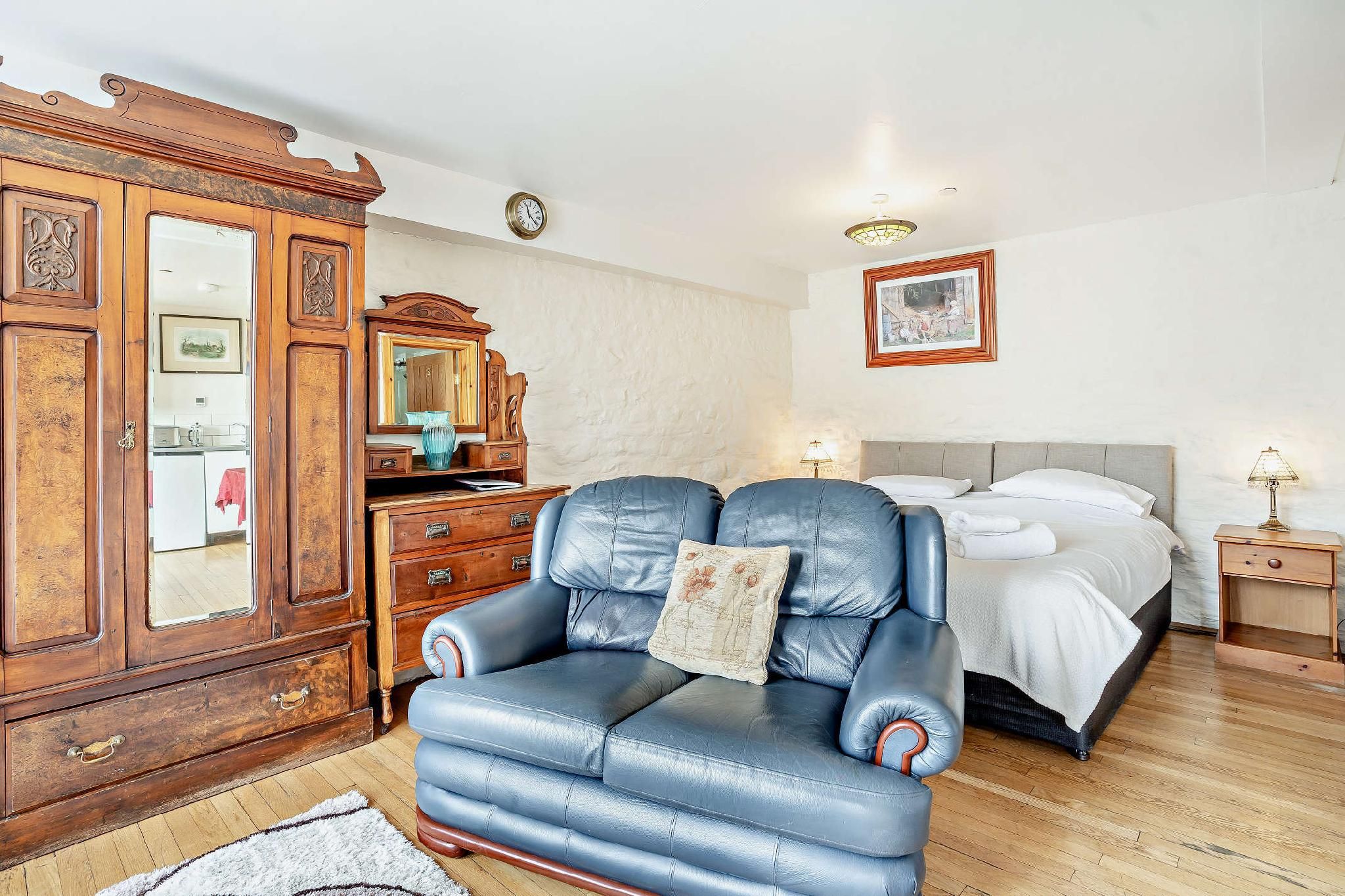 Apartment-Ensuite with Shower-Courtyard view-The Old Cart House