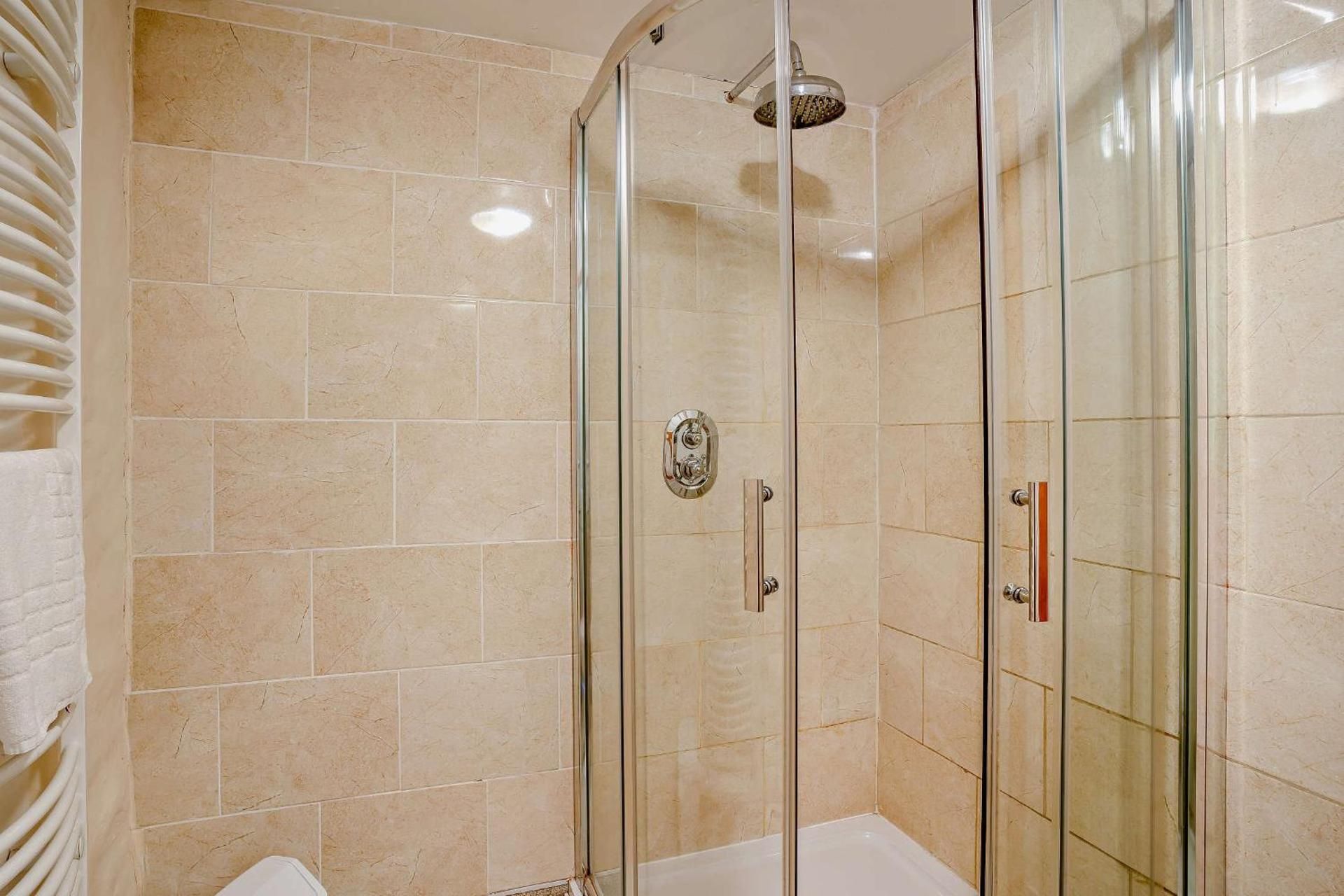Apartment with Shower