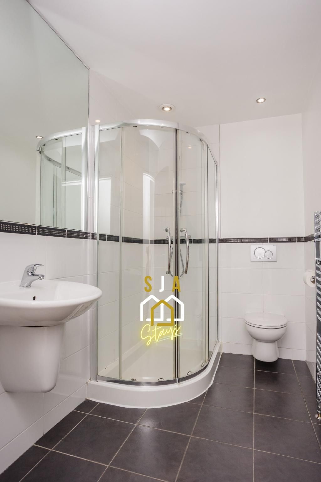 Dee Retreat - Flat B