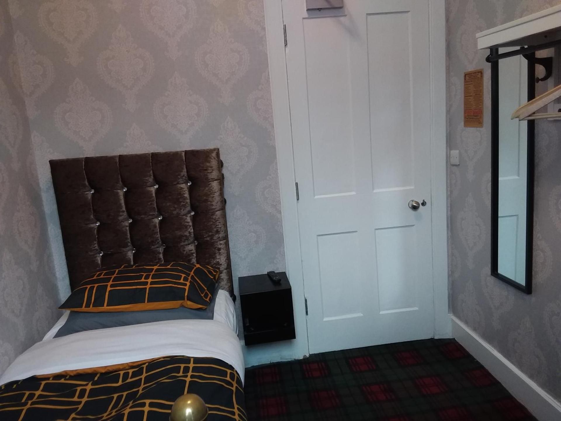 Single Room with Shared Bathroom