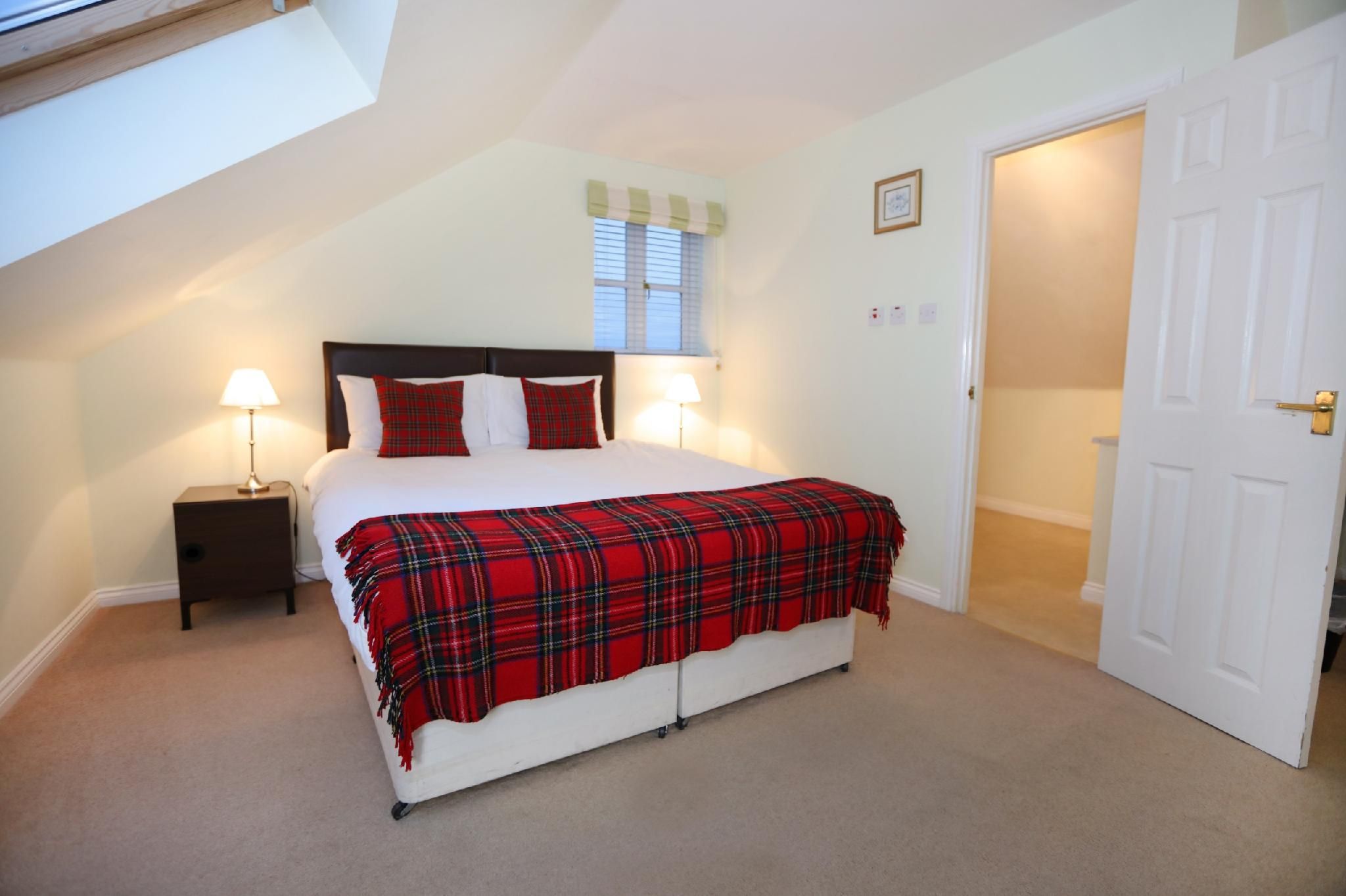 Family room-Ensuite with Shower-Countryside view-Family Room (Sleeps 4)