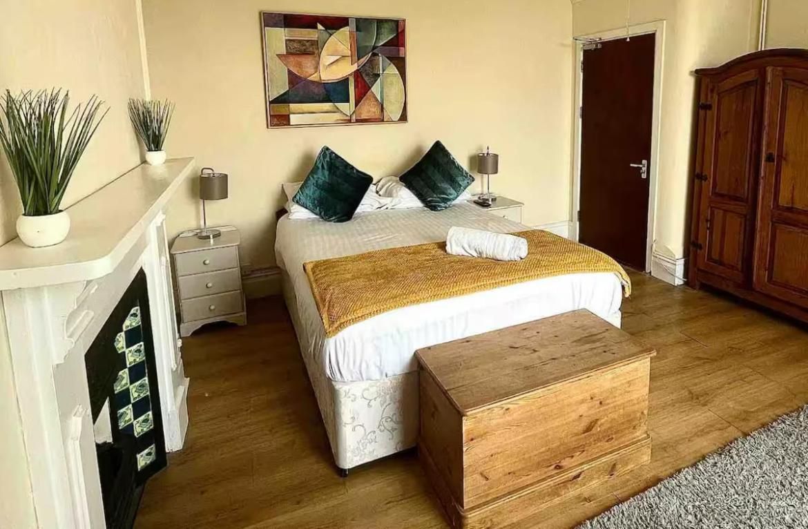 Double Room with Shared Bathroom