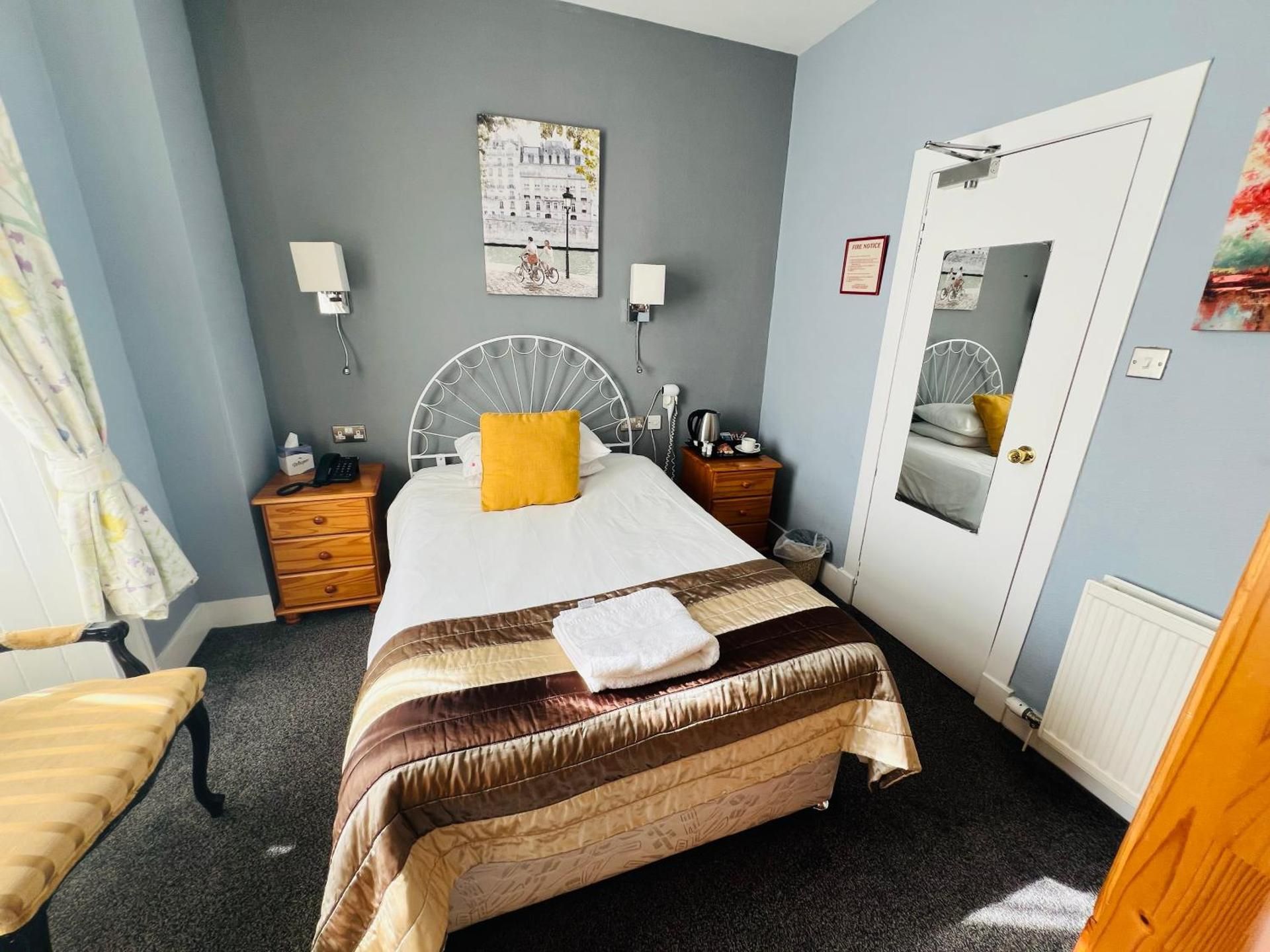 The George Hotel Twin