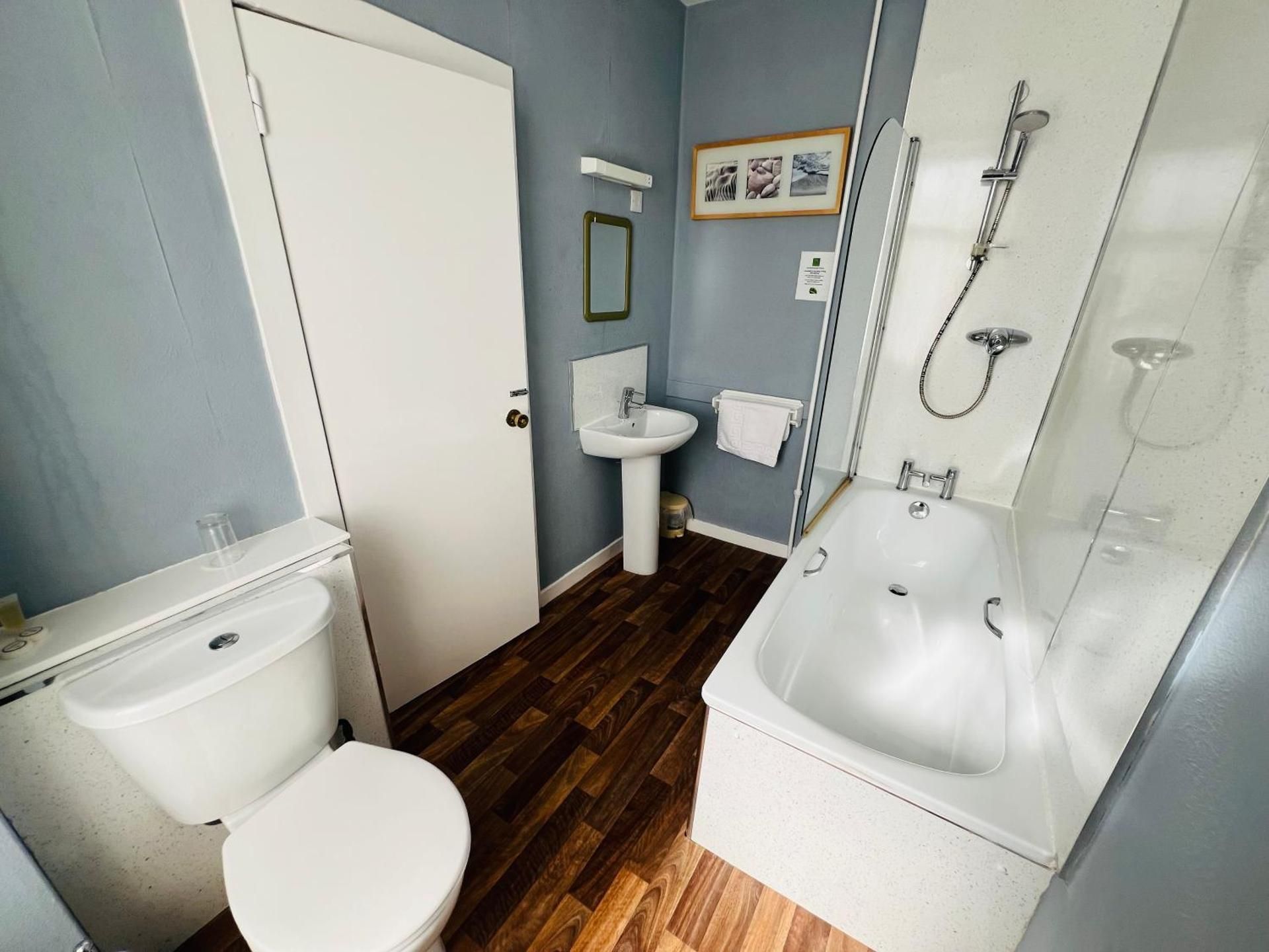 The George Hotel Twin 3