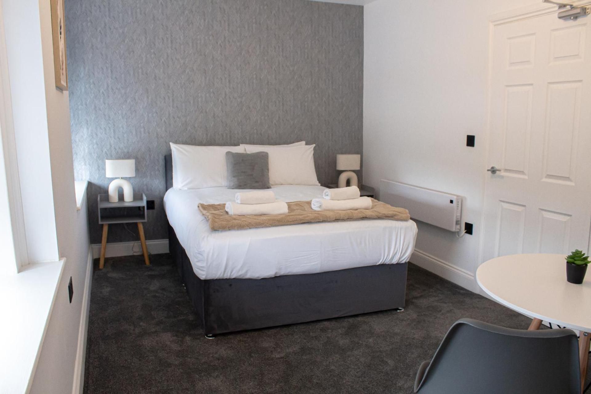 Ivy House Apartment with Shower