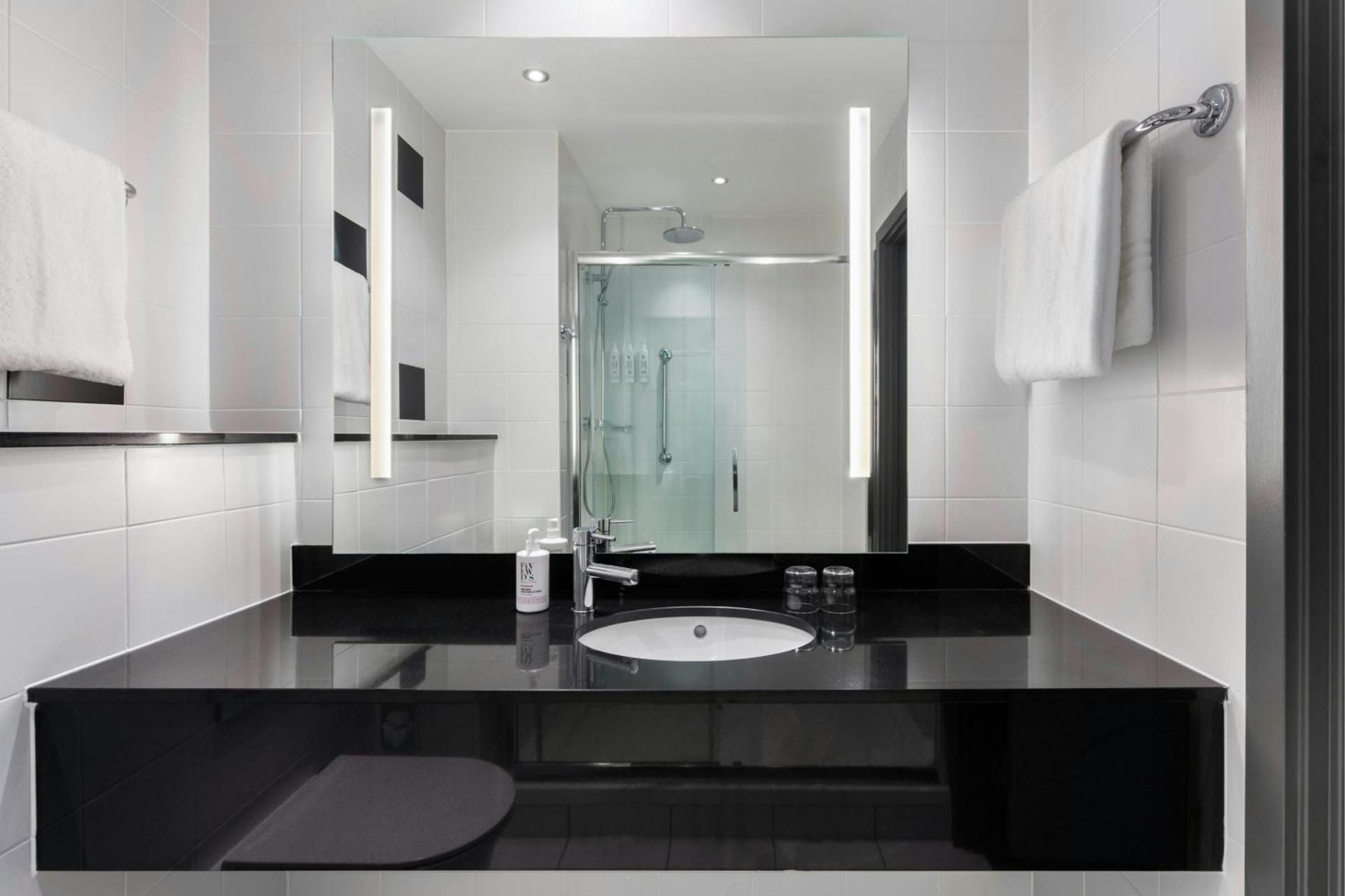 Moxy Queen, Guest room, 1 Queen