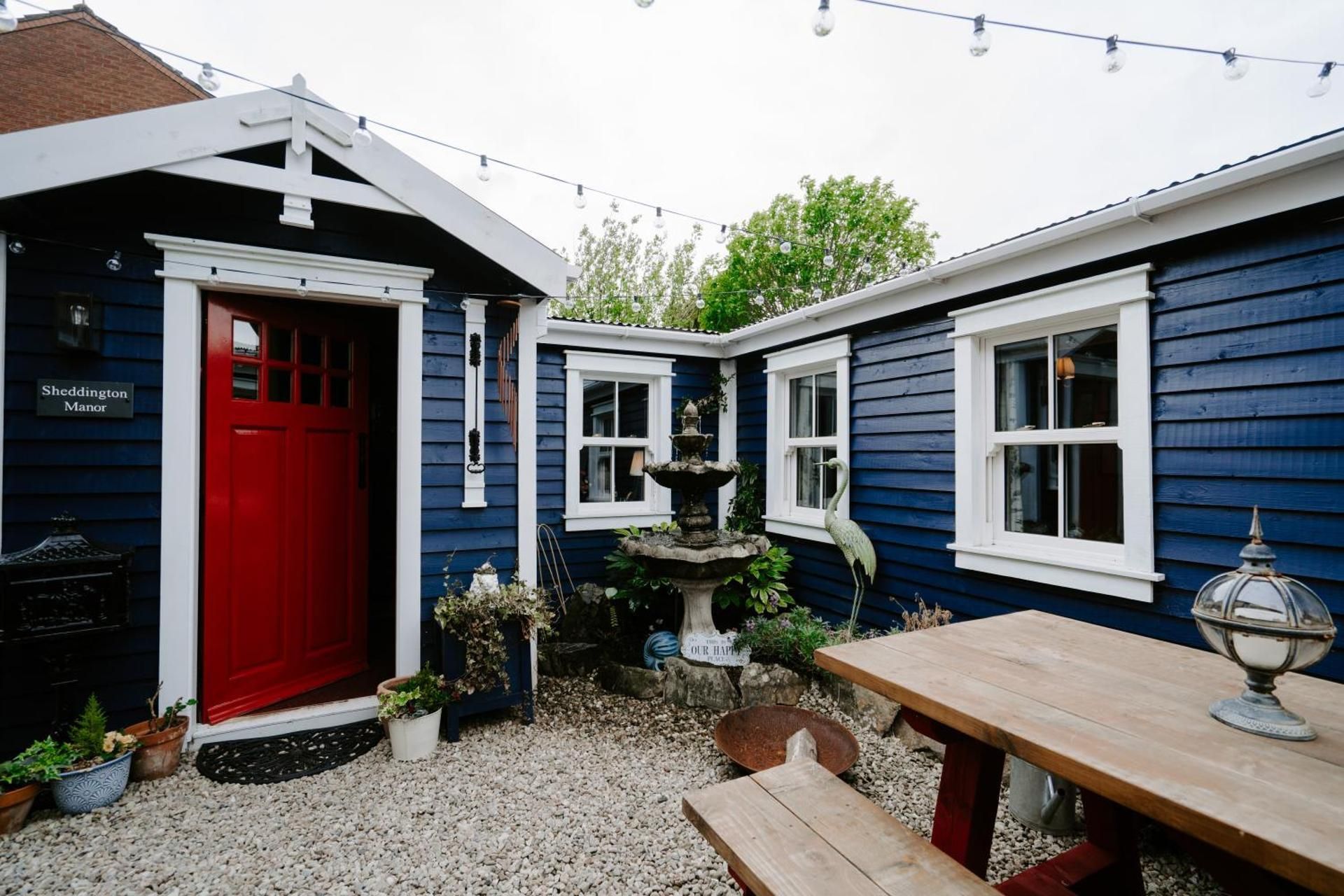 Sheddington Manor - 2 Bedroom Guest House & Cinema