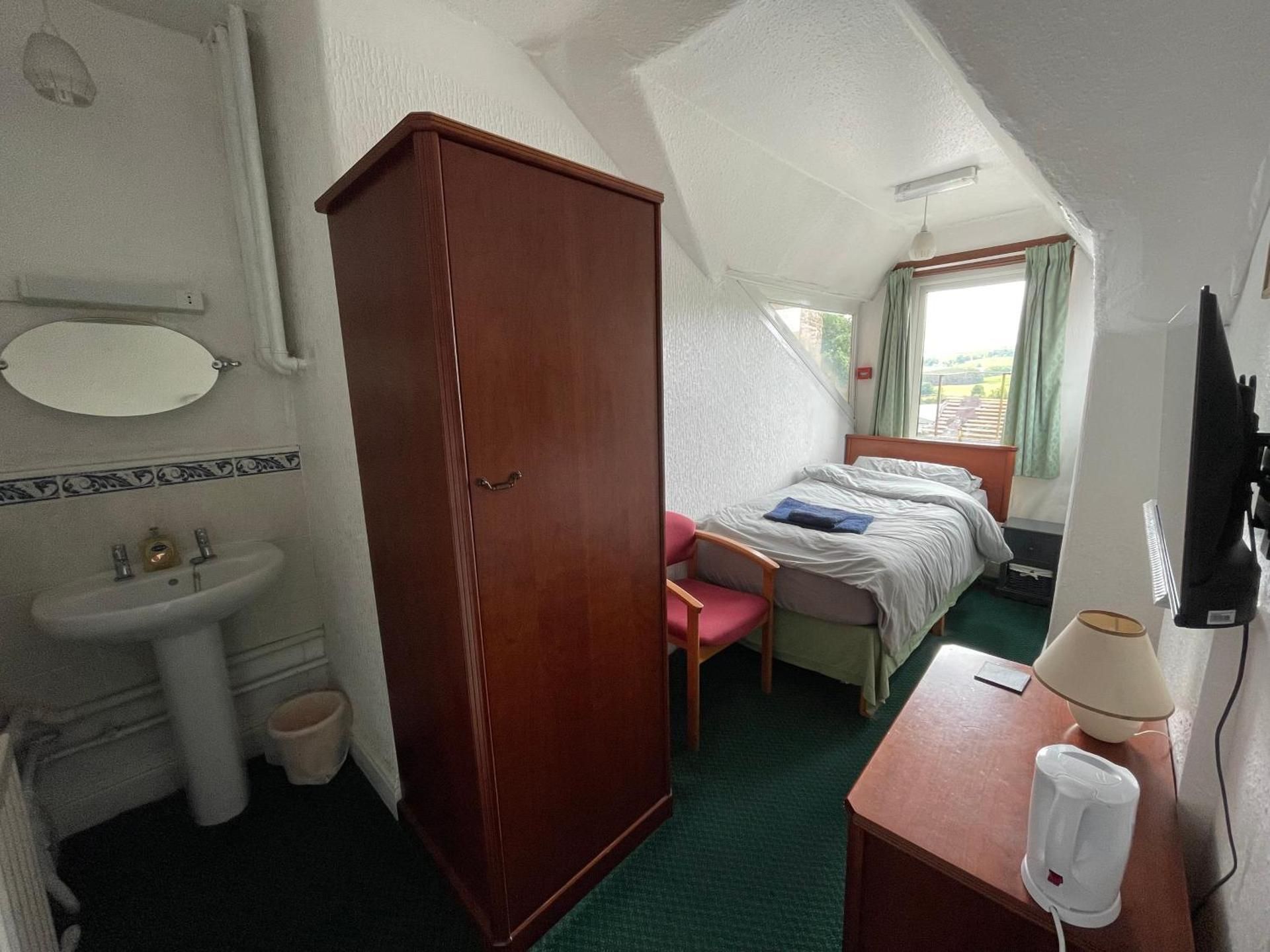 Single Room with Shared Bathroom