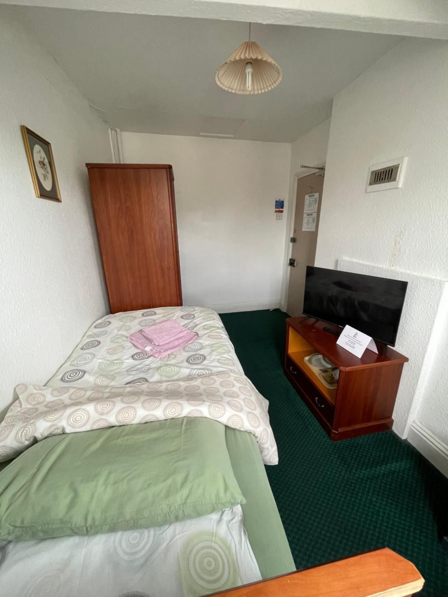 Single Room with Shared Bathroom
