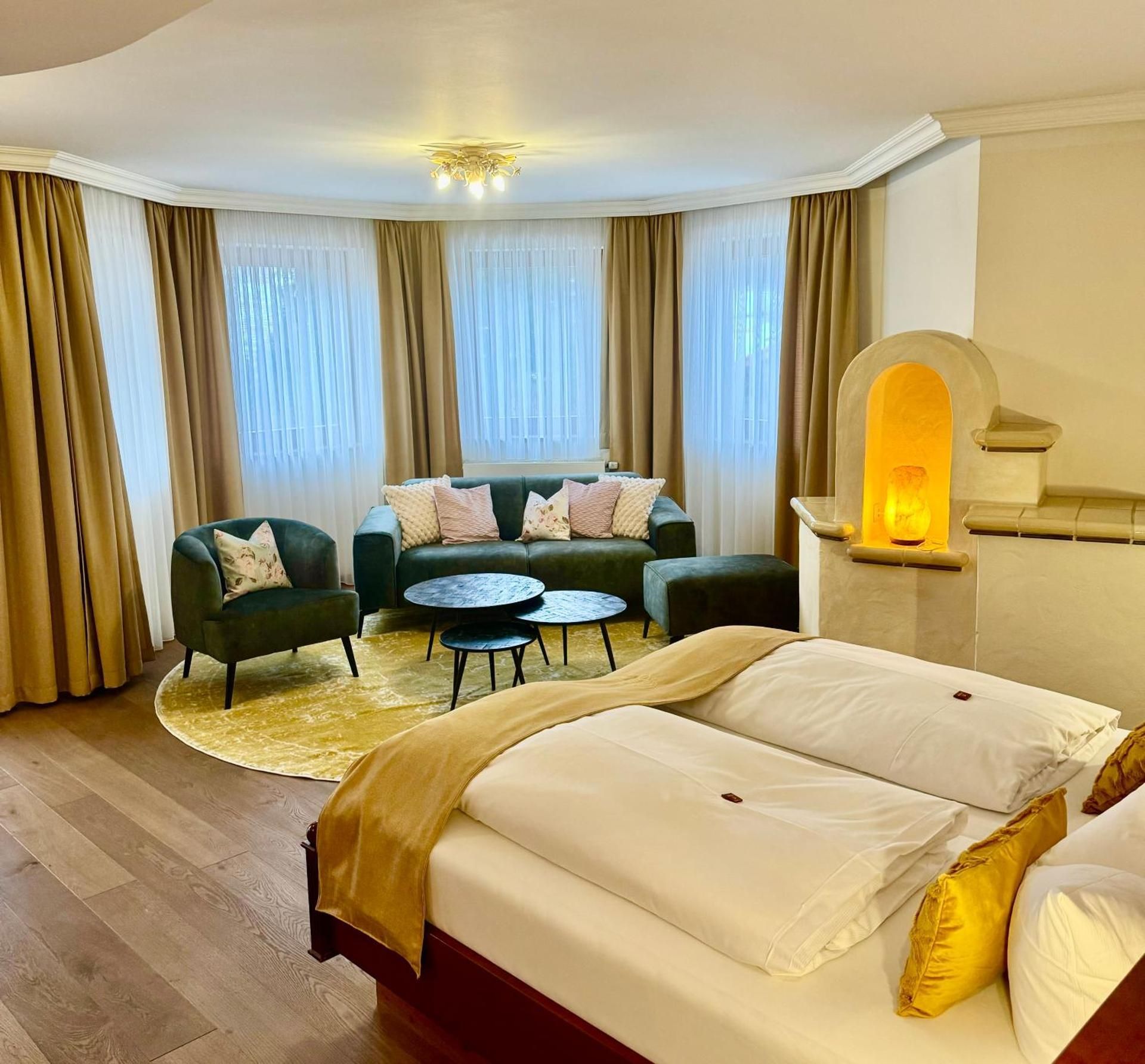 Suite with Hot Tub