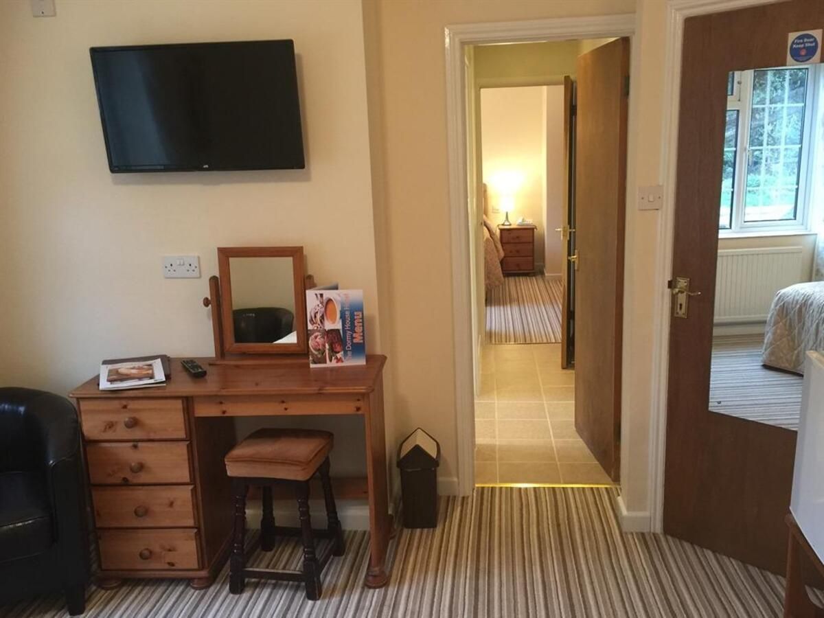 Double room-Comfort-Ensuite with Shower-Street View