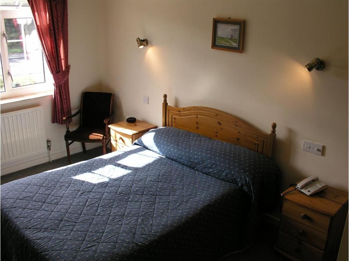 Double room-Comfort-Ensuite with Shower-Street View