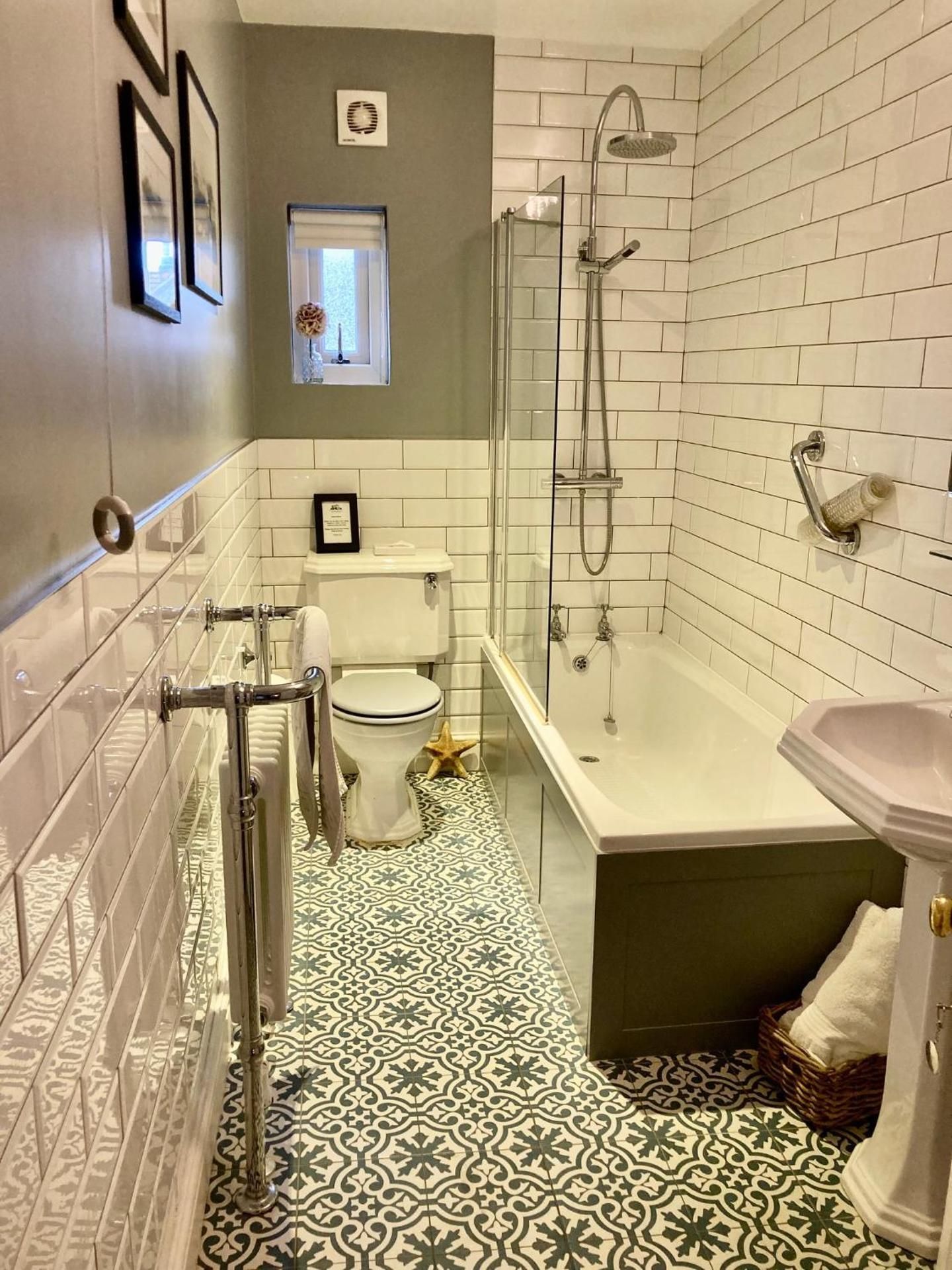 Corner House Bed & Breakfast Double Room with Private Bathroom 3