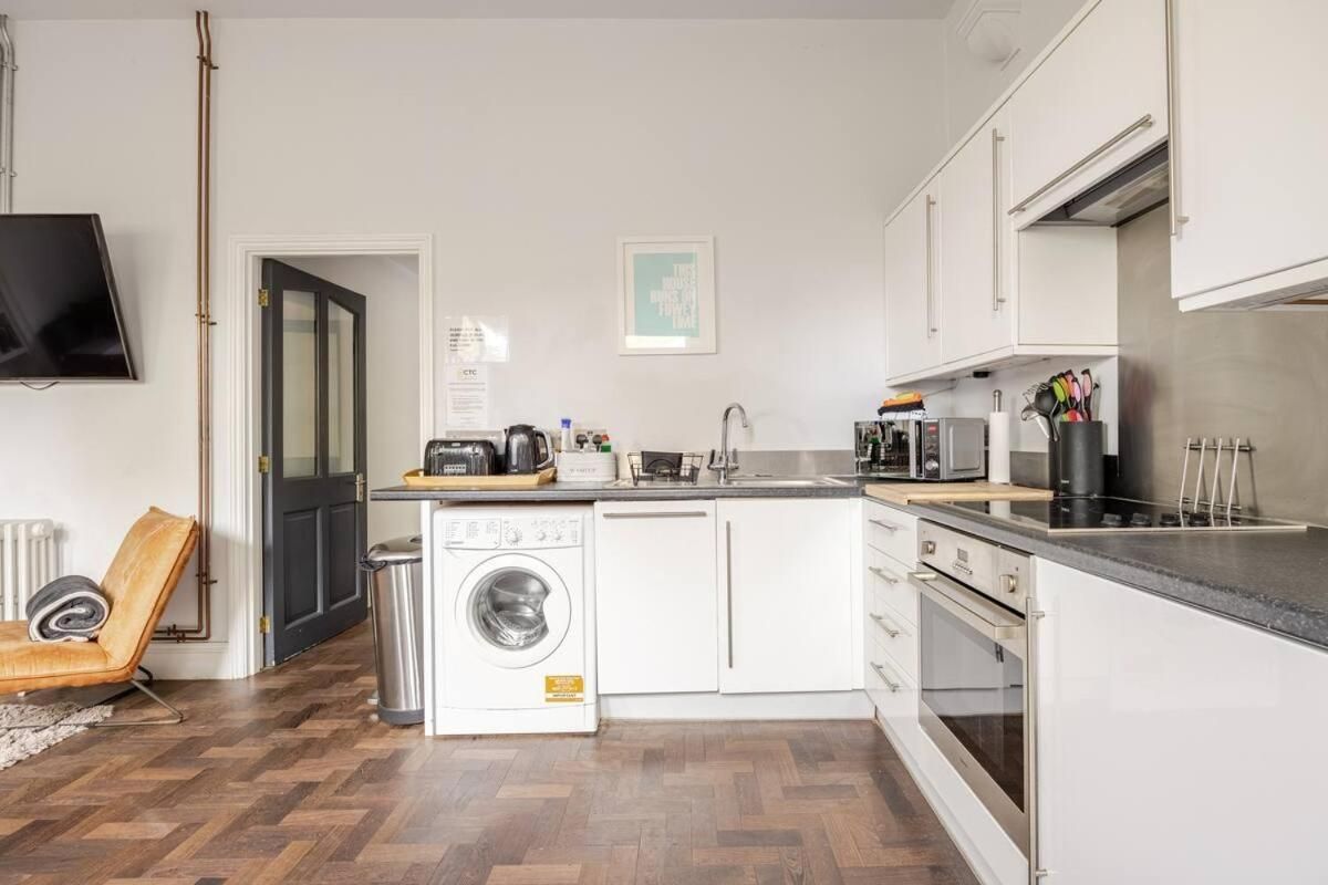 Victorian Classroom Flat in converted school-house