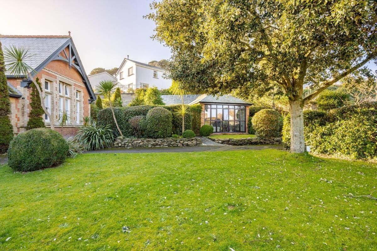 Victorian Classroom Flat in converted school-house