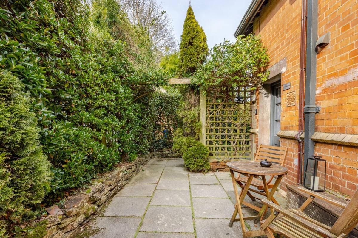 Victorian Classroom Flat in converted school-house