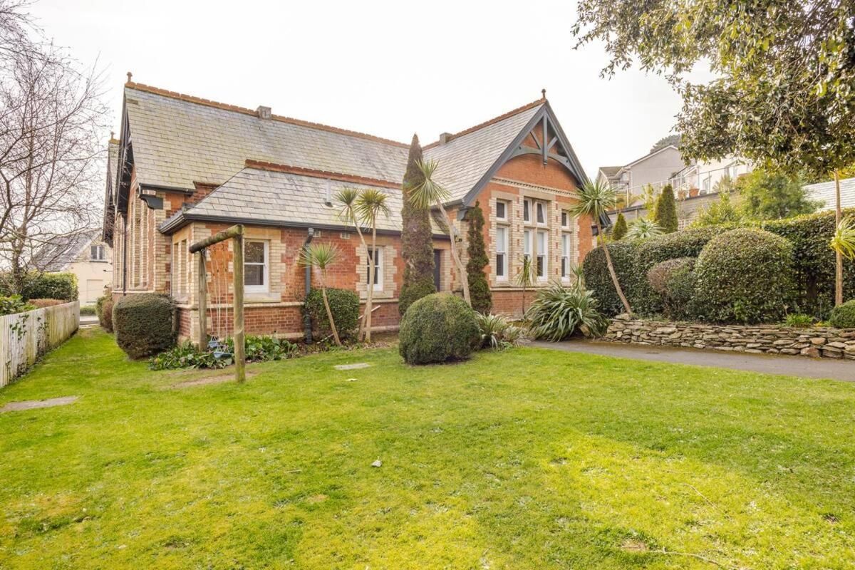 Victorian Classroom Flat in converted school-house