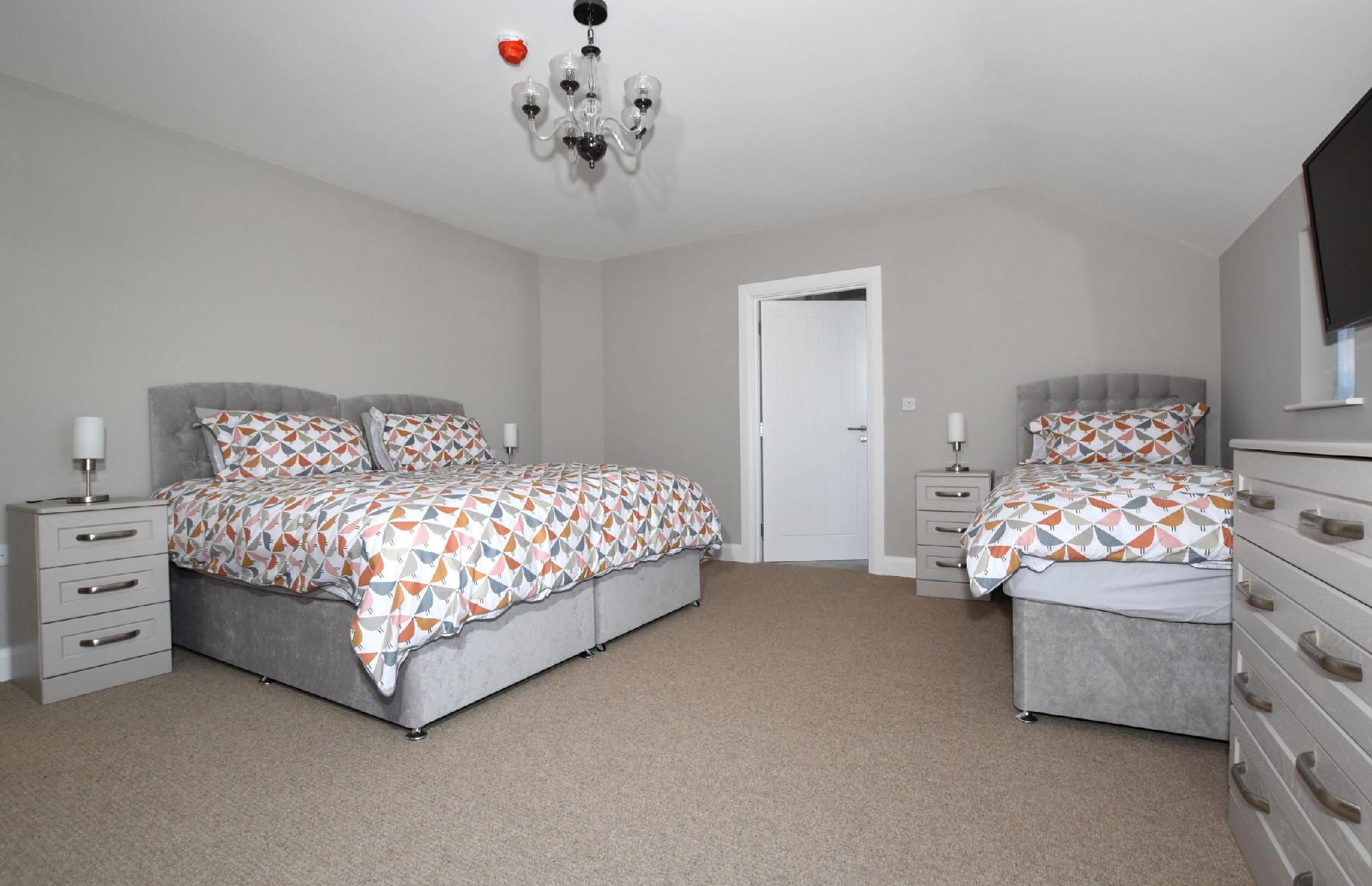Triple Room-Deluxe-Ensuite with Shower-Countryside View-First Floor Triple Rooms