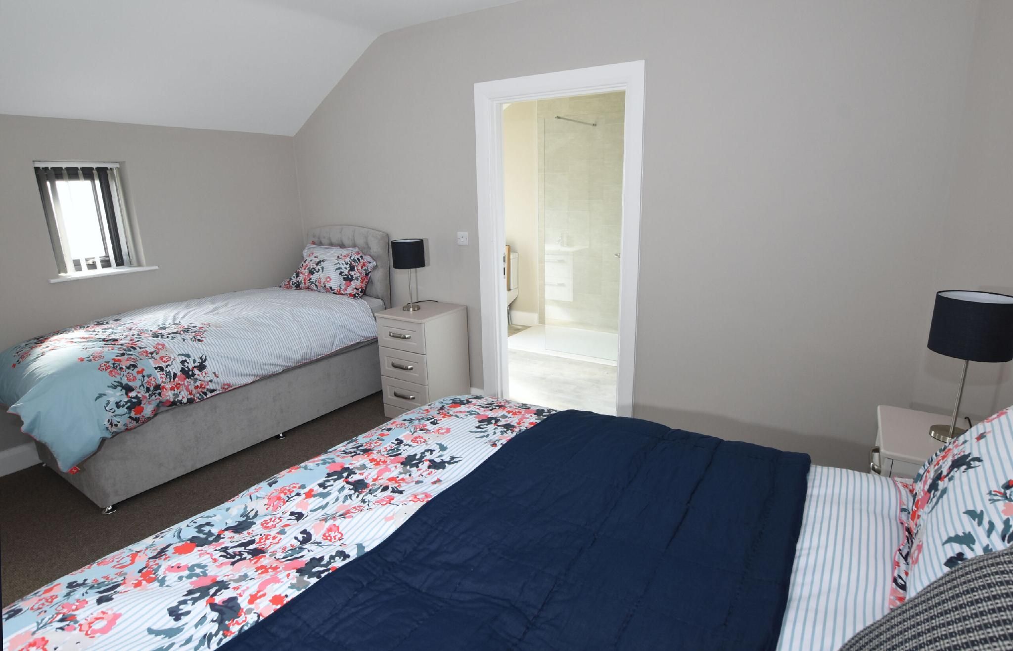 Triple Room-Deluxe-Ensuite with Shower-Countryside View-First Floor Triple Rooms