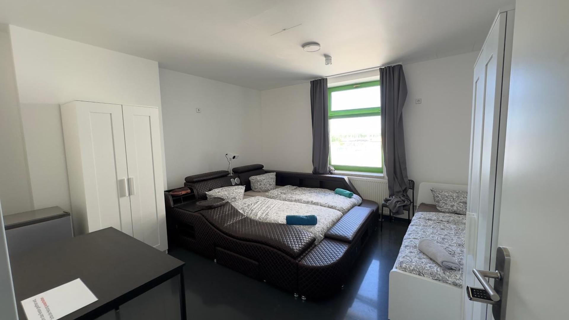 Basic Triple Room with Shared Bathroom