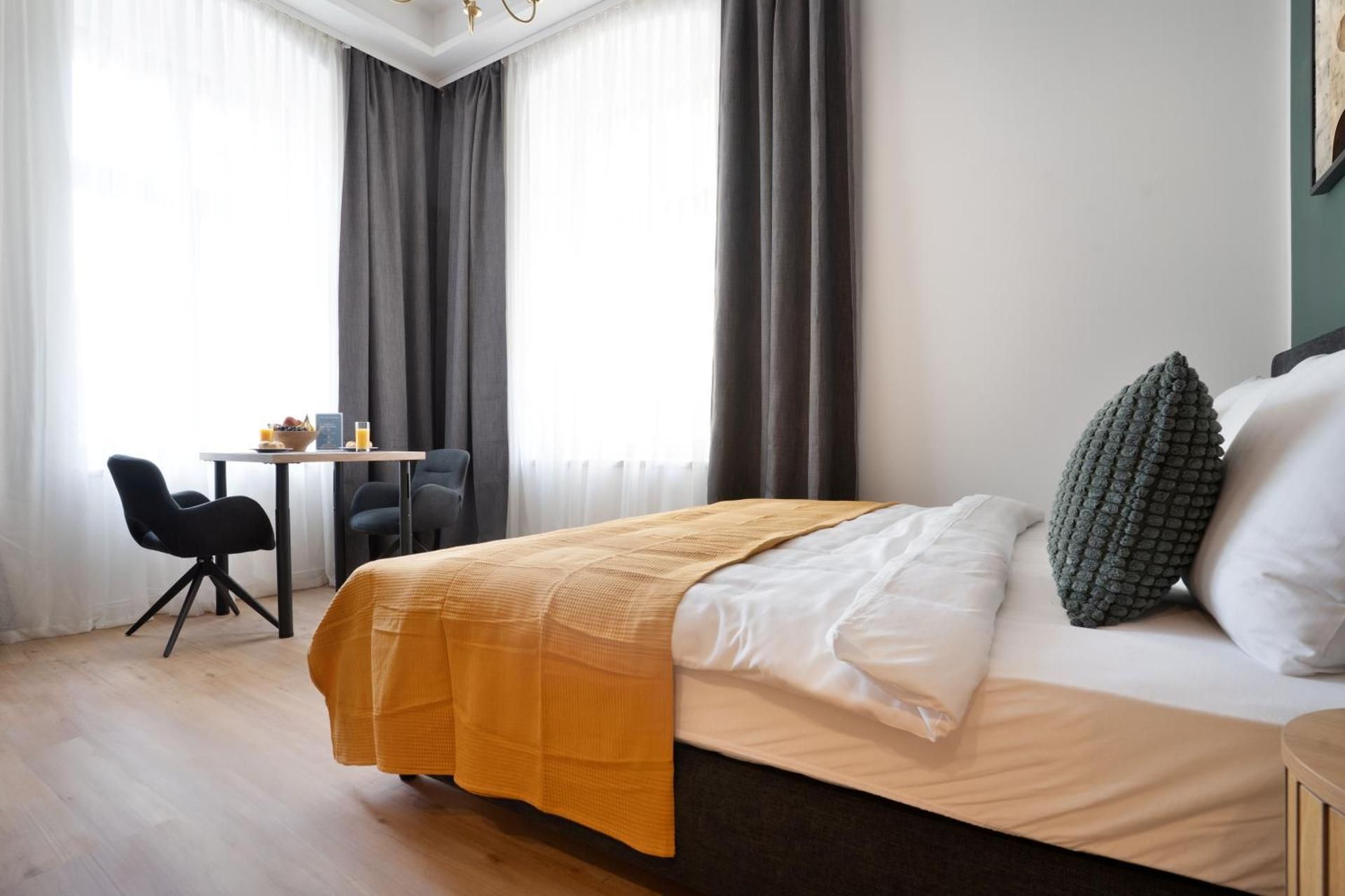 DELUXE APARTMENT