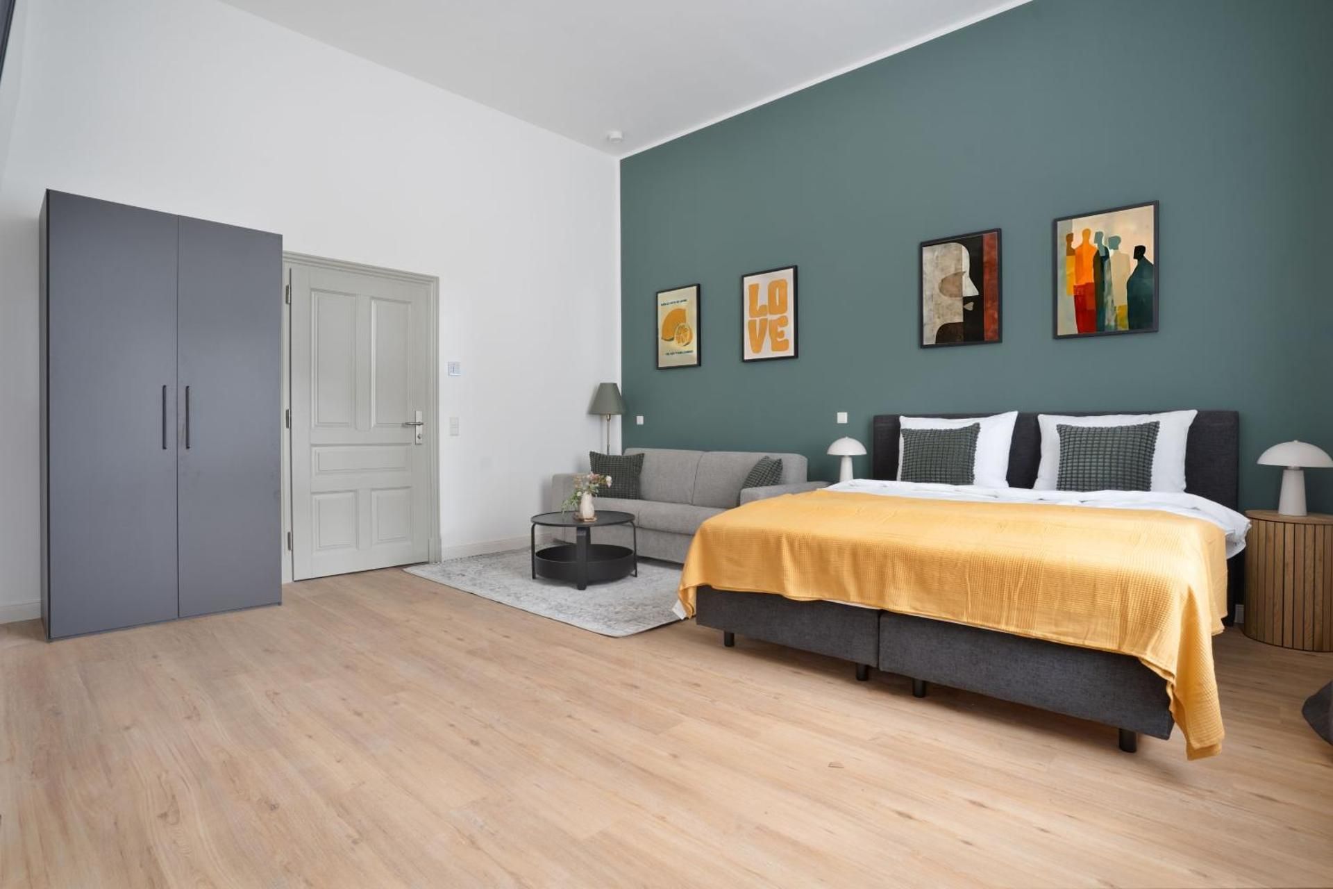 Deluxe One-Bedroom Apartment