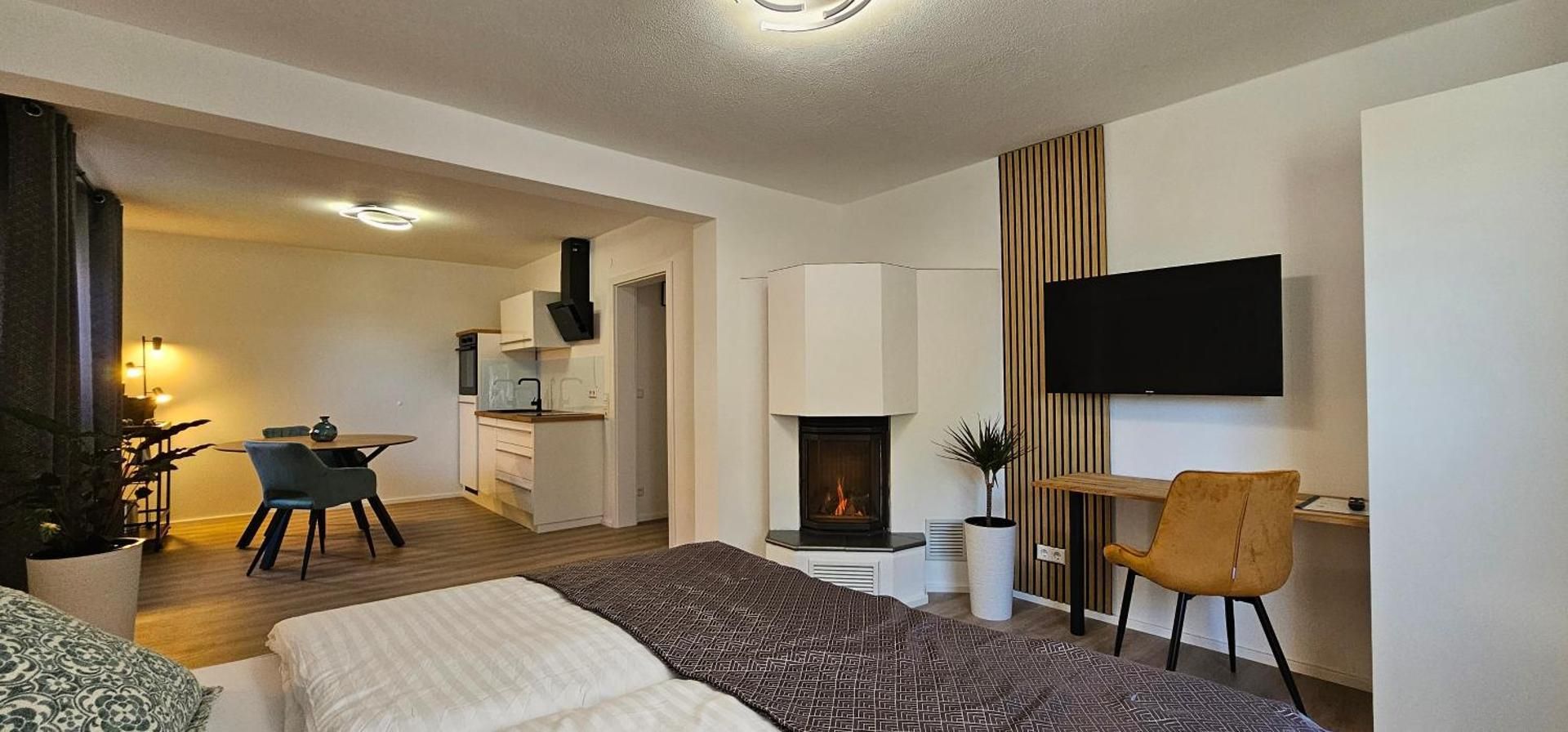 Deluxe One-Bedroom Apartment with Fireplace