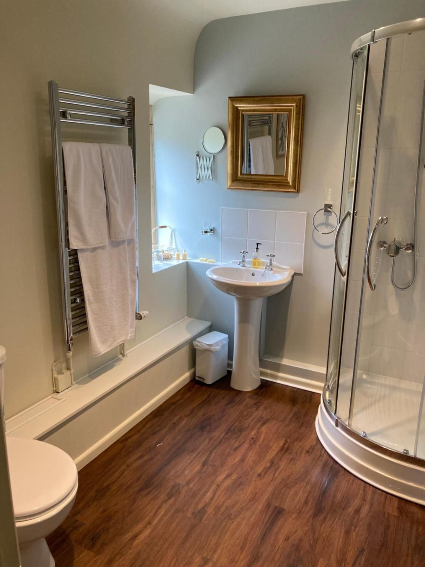 Maplestone Deluxe Double Room with Shower 3