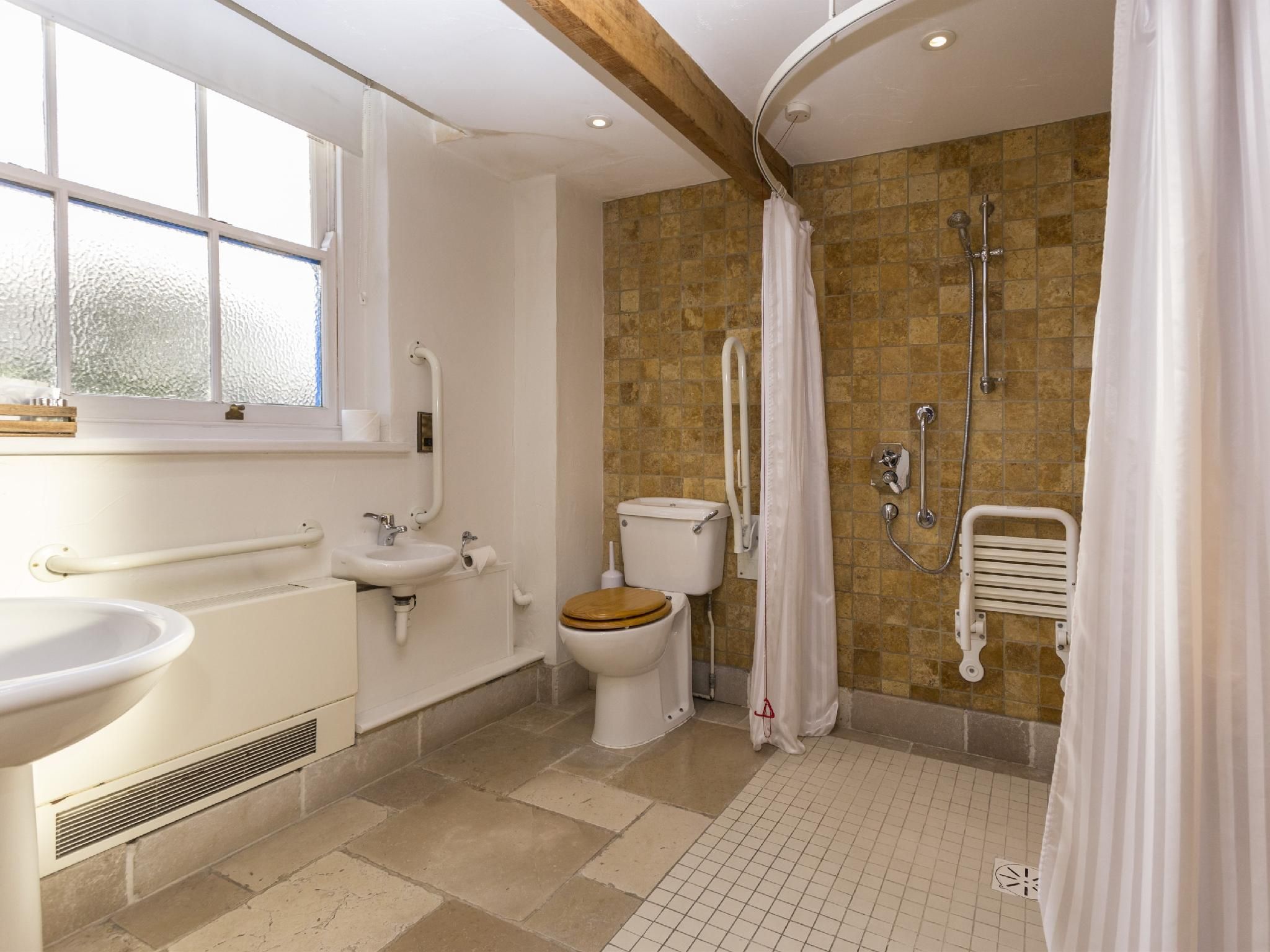 Blue Ball Inn Double Room, Wet Room - Accessible