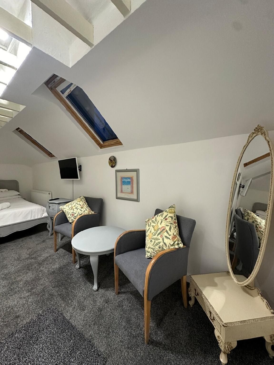 The Red Lion Swanage Triple Room-Ensuite-Lulworth Bay