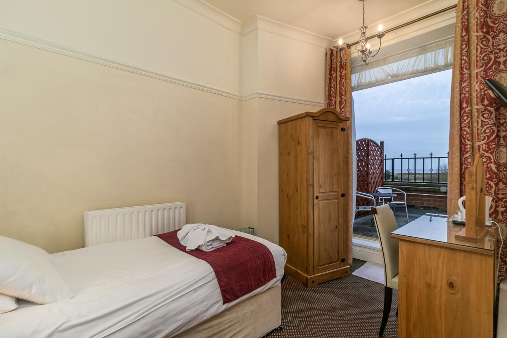 Superior Single room with Balcony & Sea view