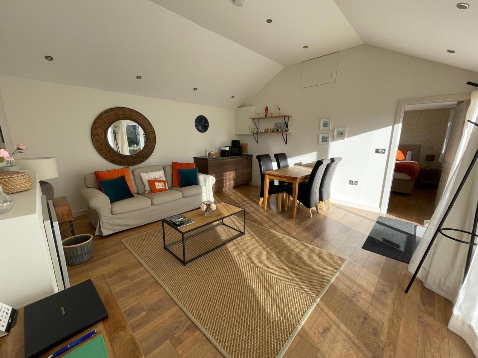 shared lounge/tv area