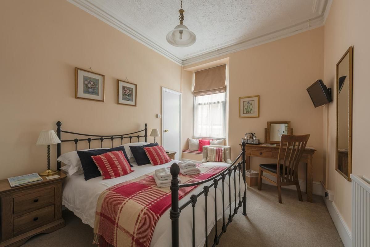 Cliftons Guest House Standard Double Room 2