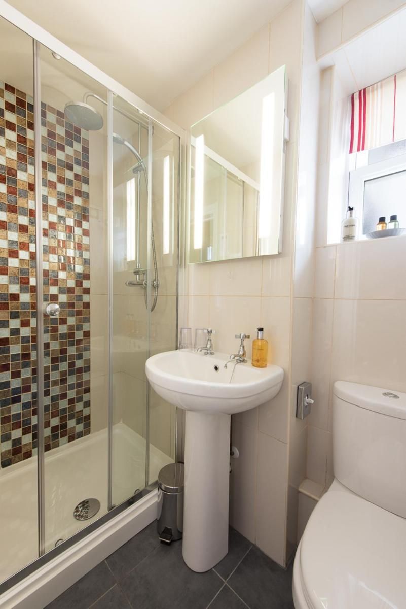 Cliftons Guest House Standard Double Room 3