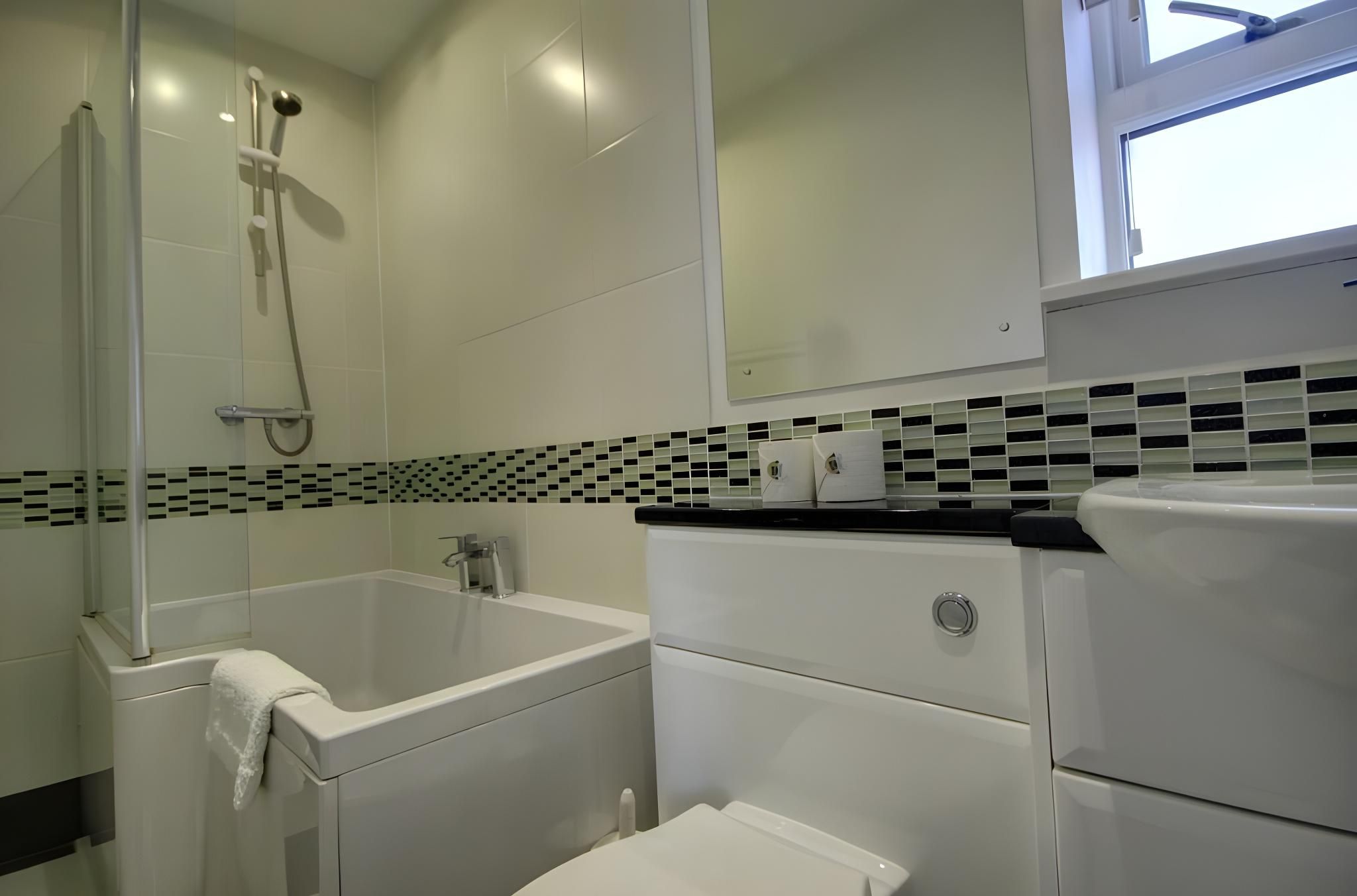 Cottage-Shared Bathroom-Basic-Street View-Double-0