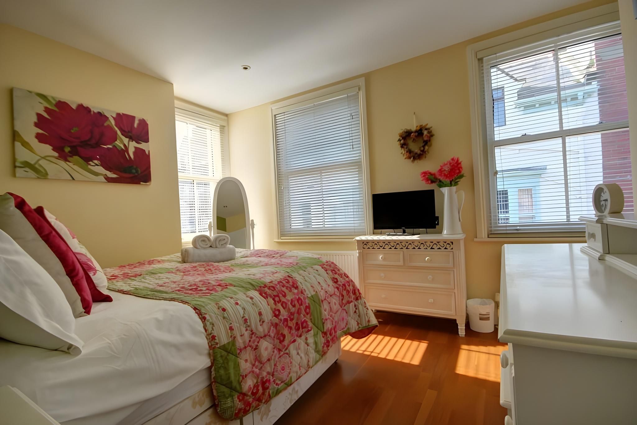 Cottage-Shared Bathroom-Basic-Street View-Double-0