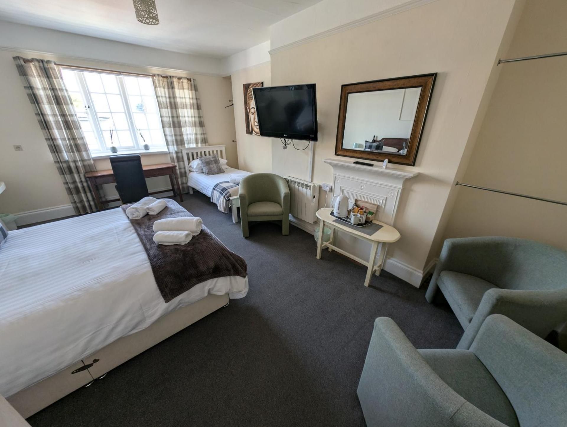 Basic Triple Room with Shared Bathroom