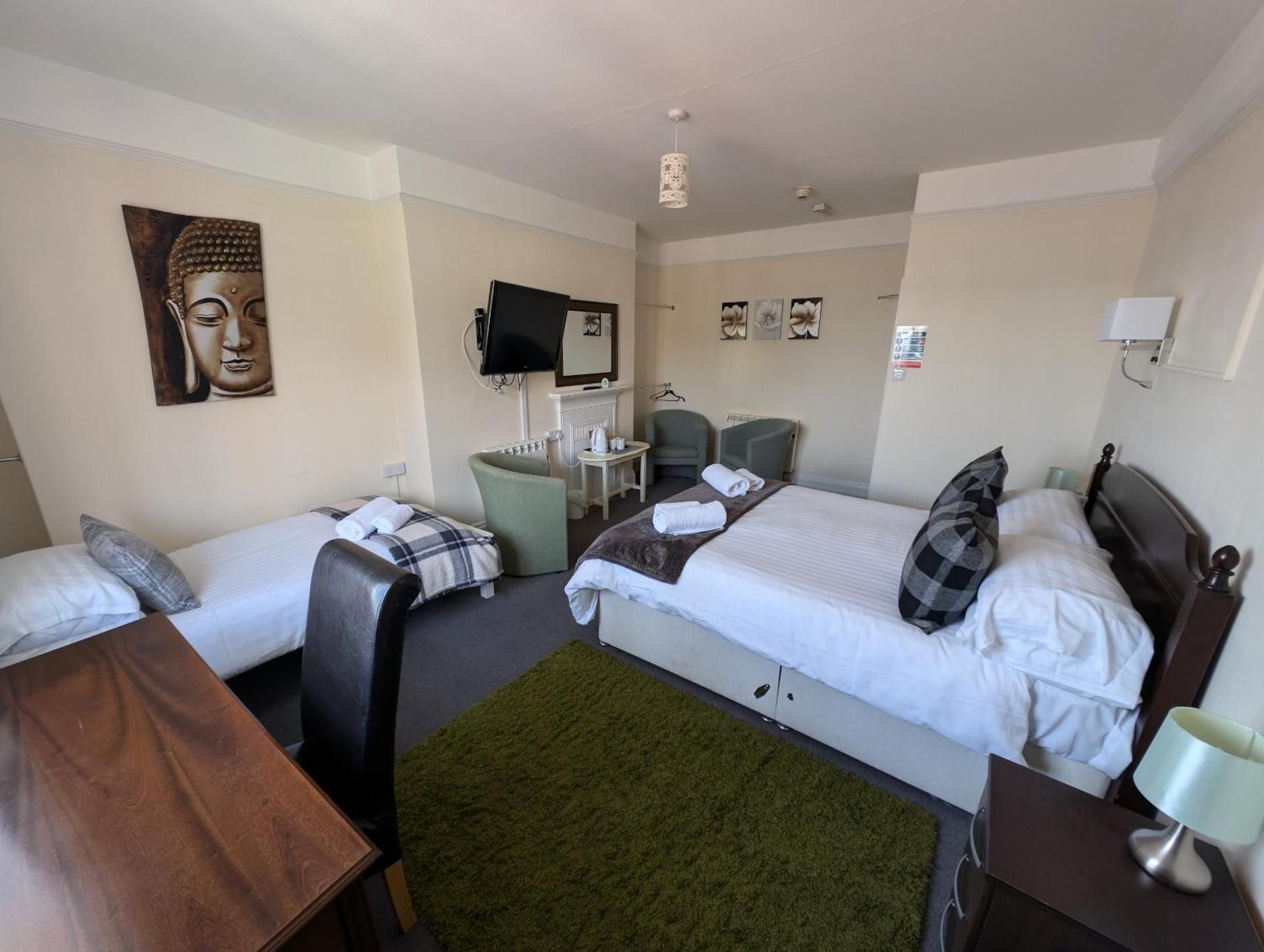 Basic Triple Room with Shared Bathroom