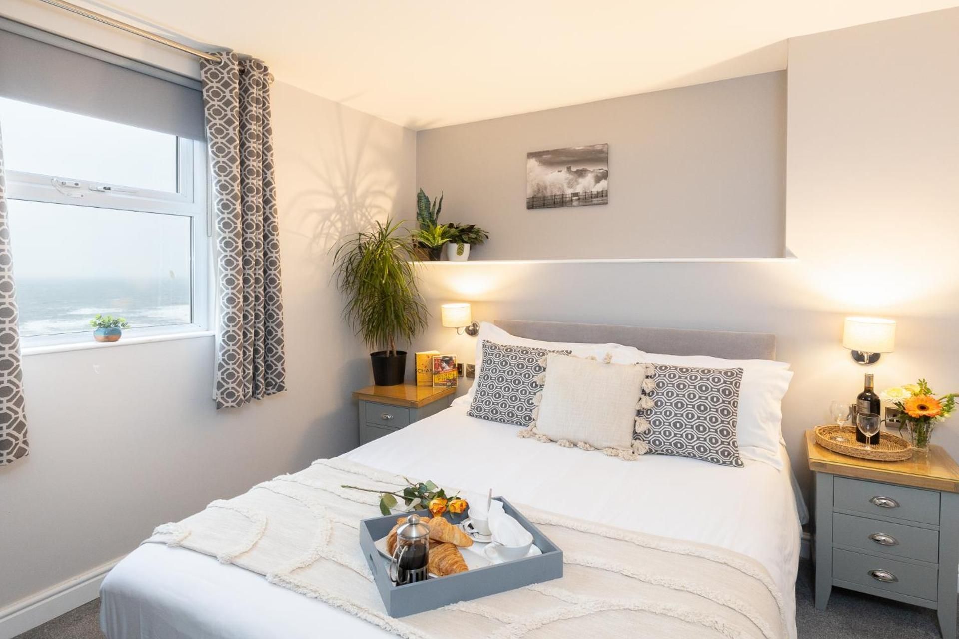 Cozy Double Room with Sea View and Walk-In Shower - Non-Smoking
