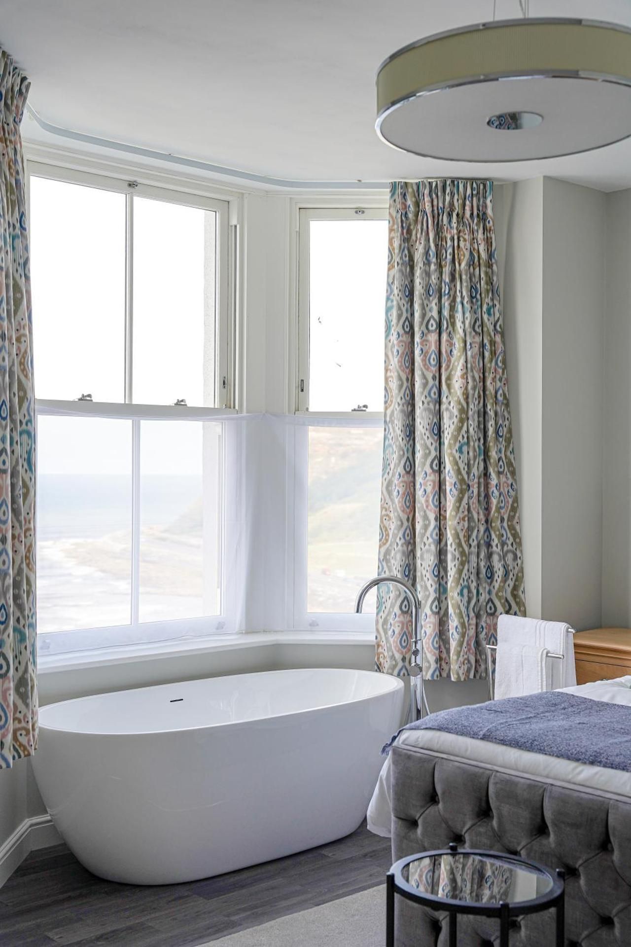 Executive King Room with Sea View, Walk-In Shower and In-Room Bath Tub - Non-Smoking