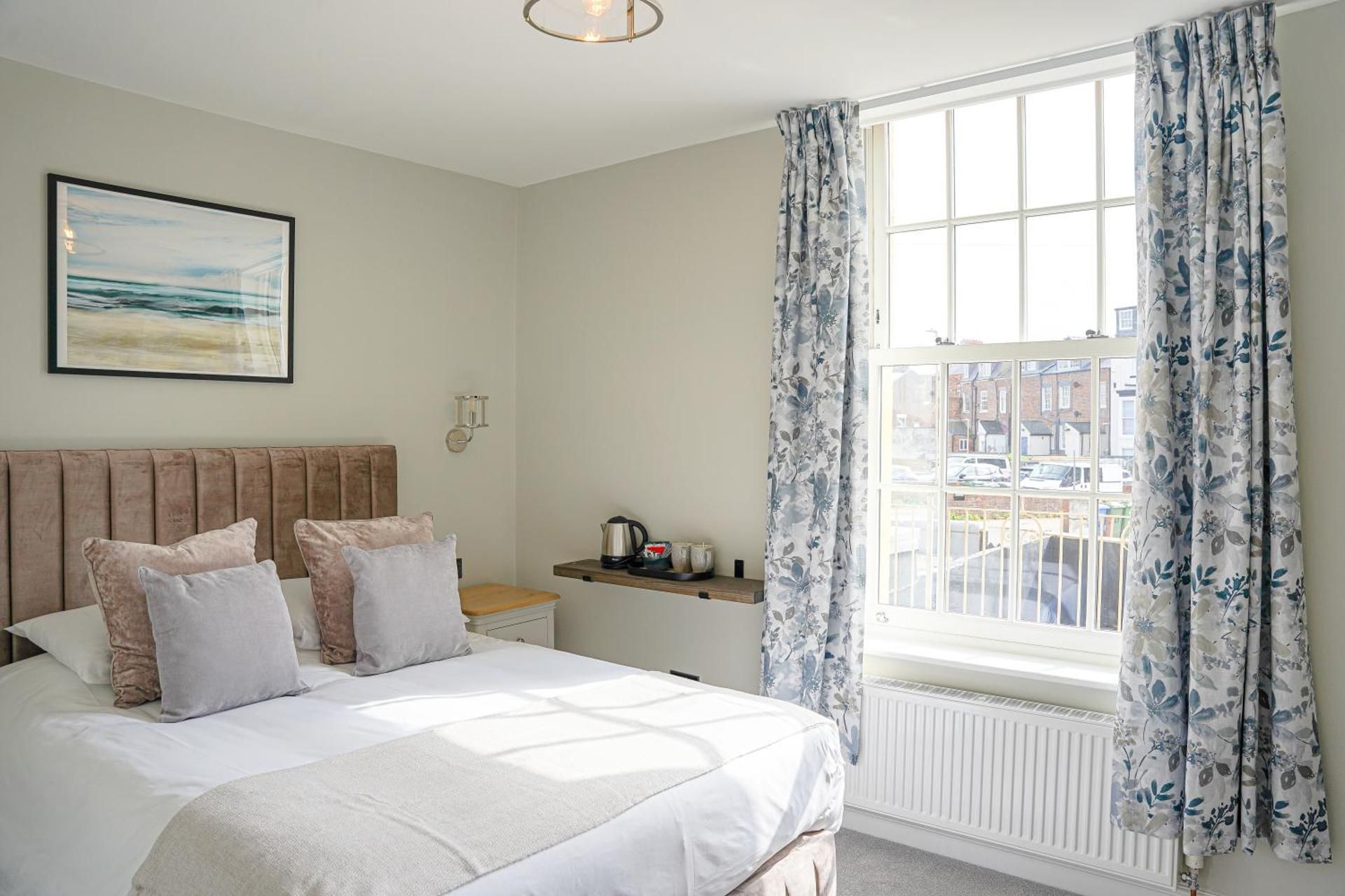 Executive King Room with Walk-In Shower - Non-Smoking