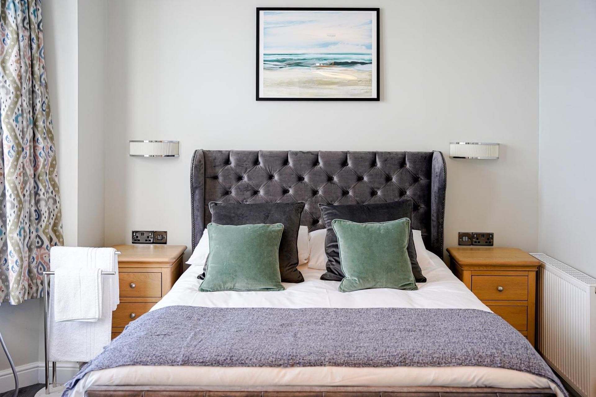 Executive King Room with Sea View and Walk-In Shower - Non-Smoking