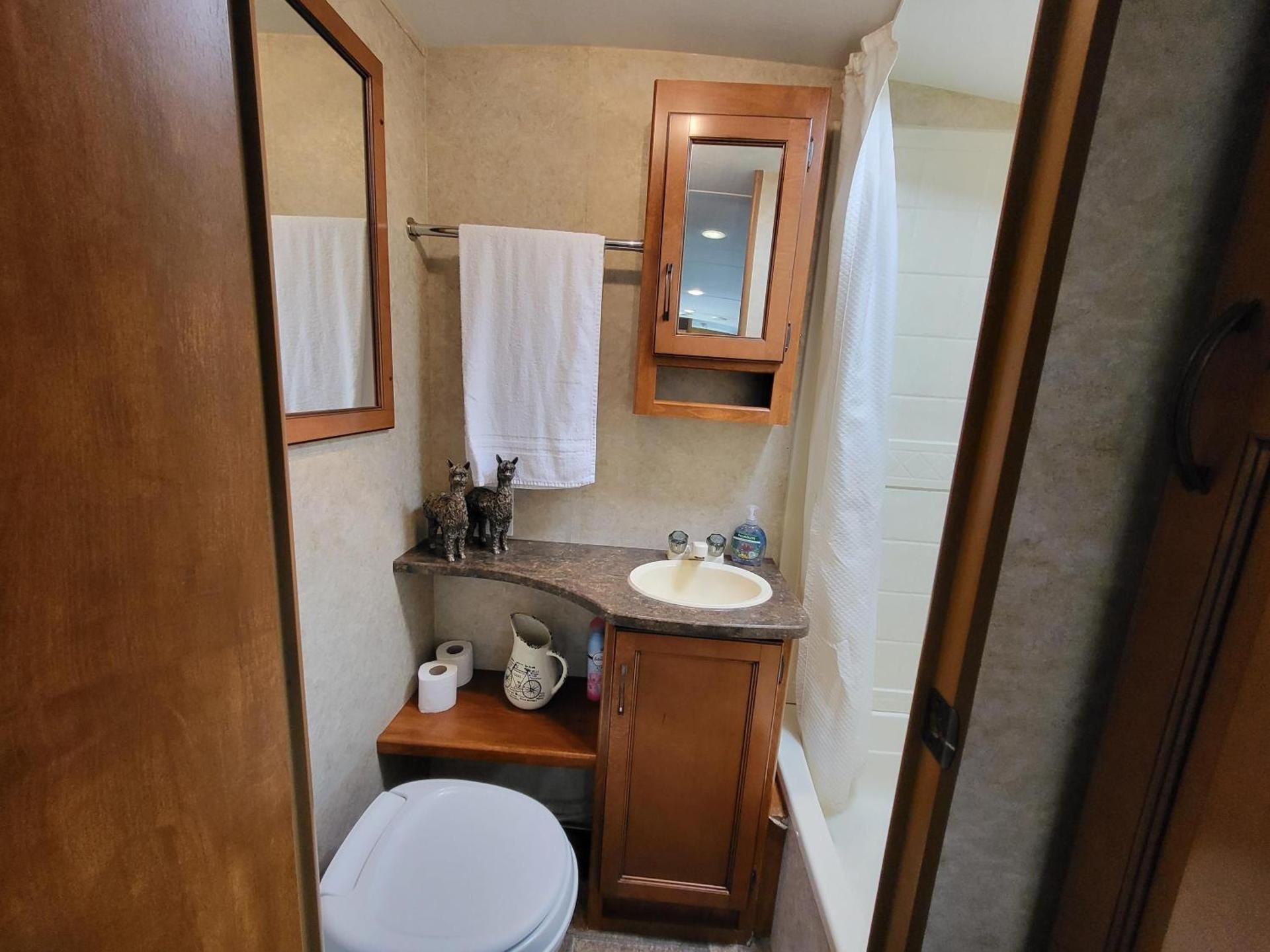Quadruple Room with Private Bathroom