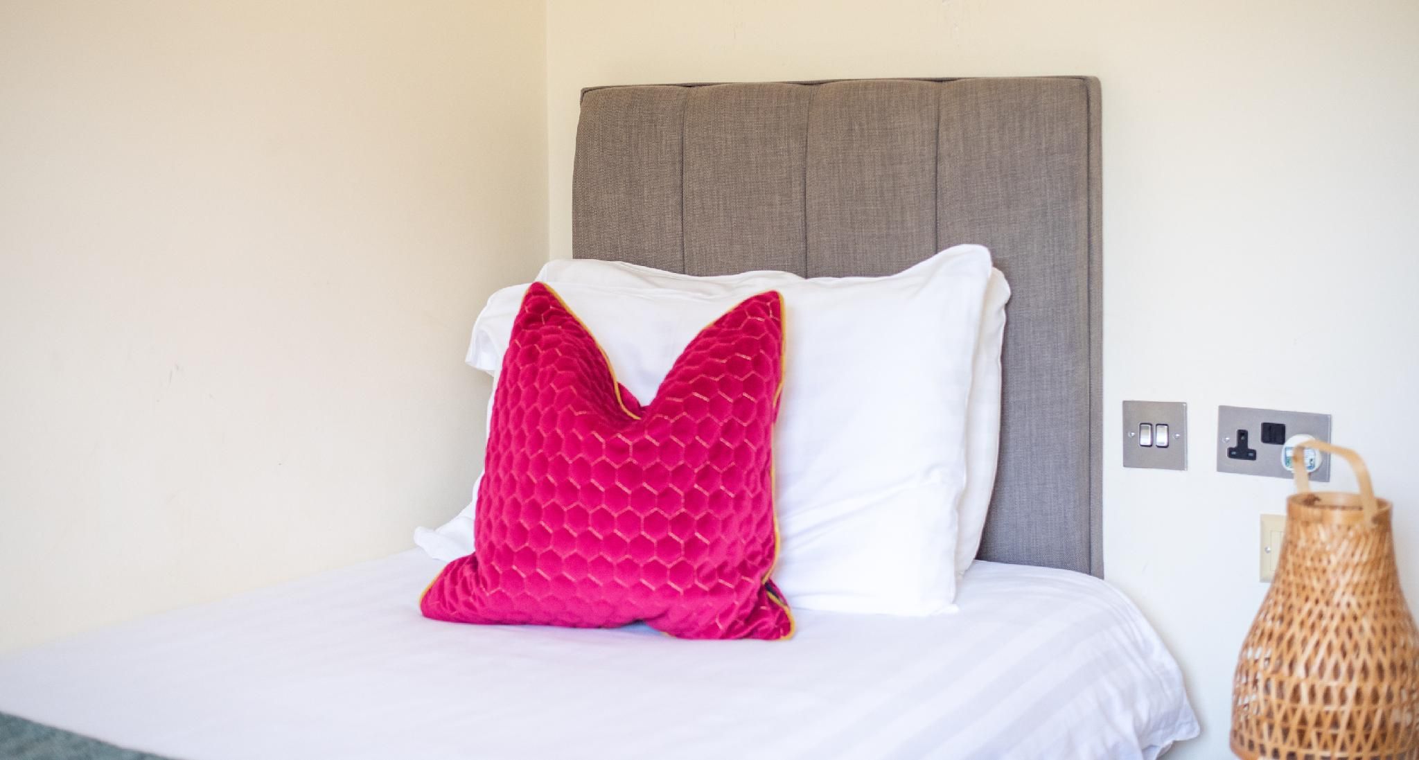 Single room Ensuite Street View First Floor