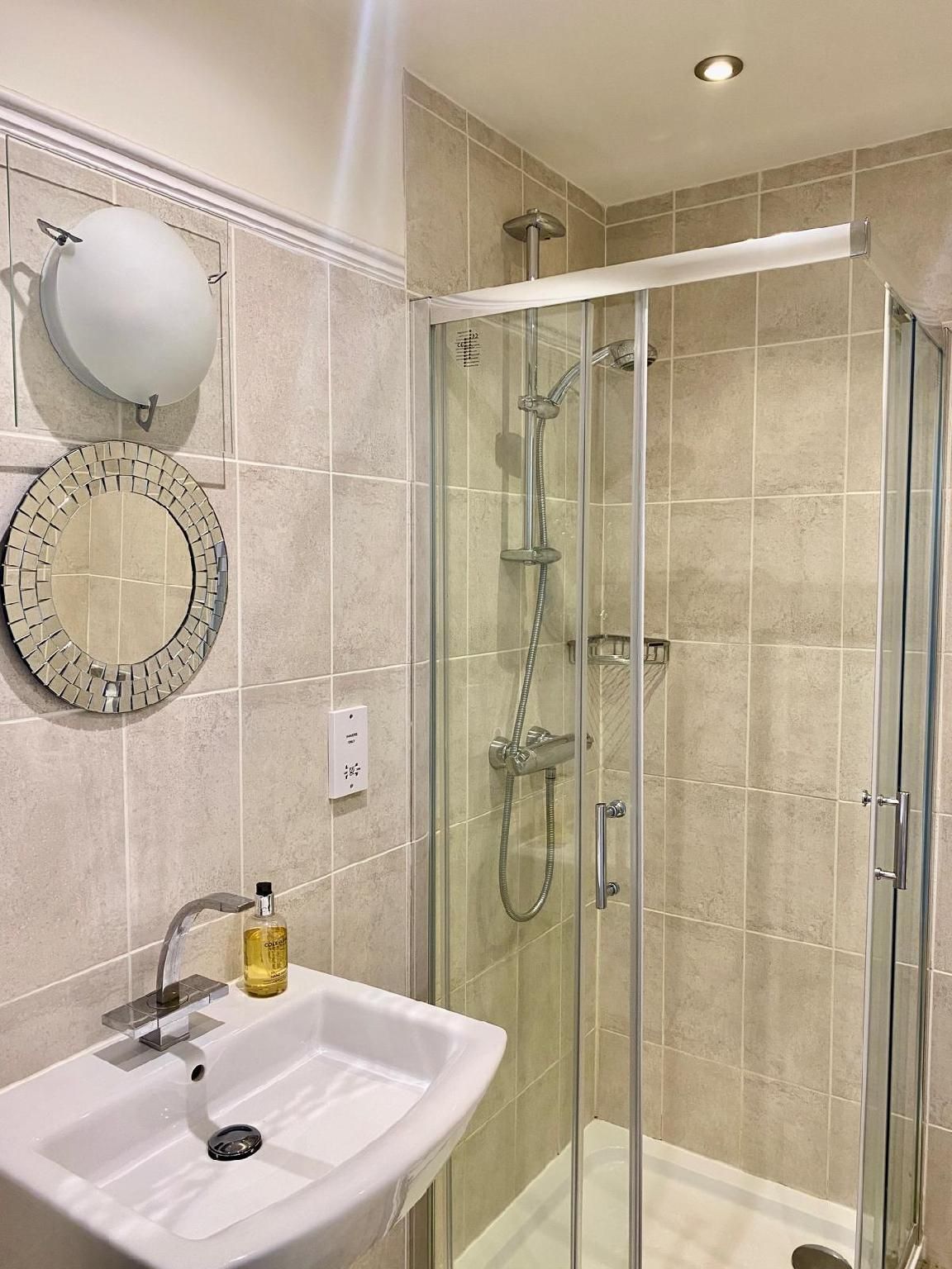 Double room Ensuite Street View First Floor B