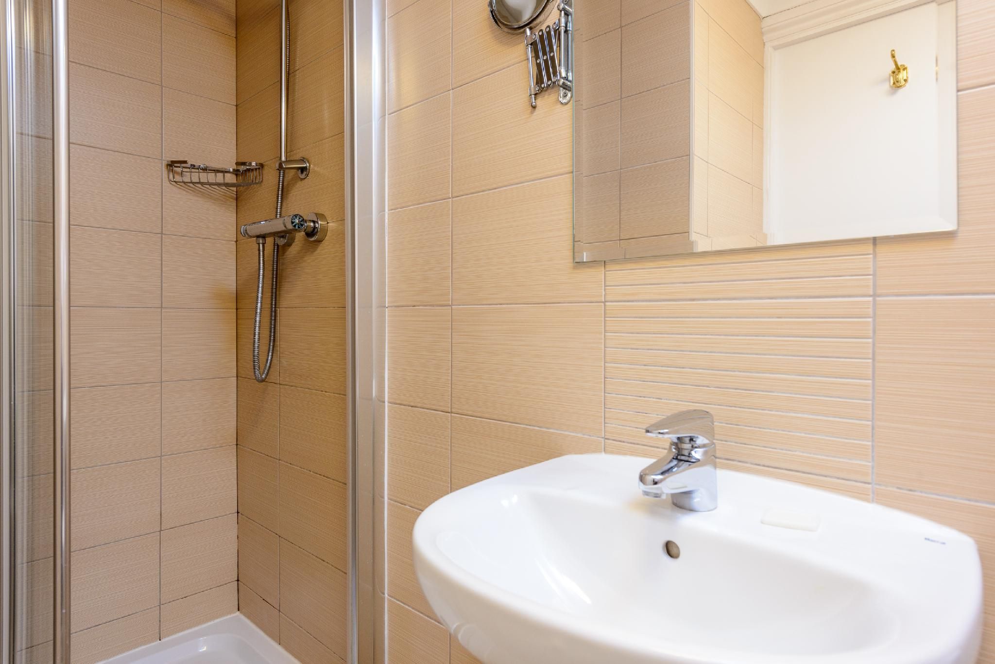 Single Room Ensuite Street View North Wing C