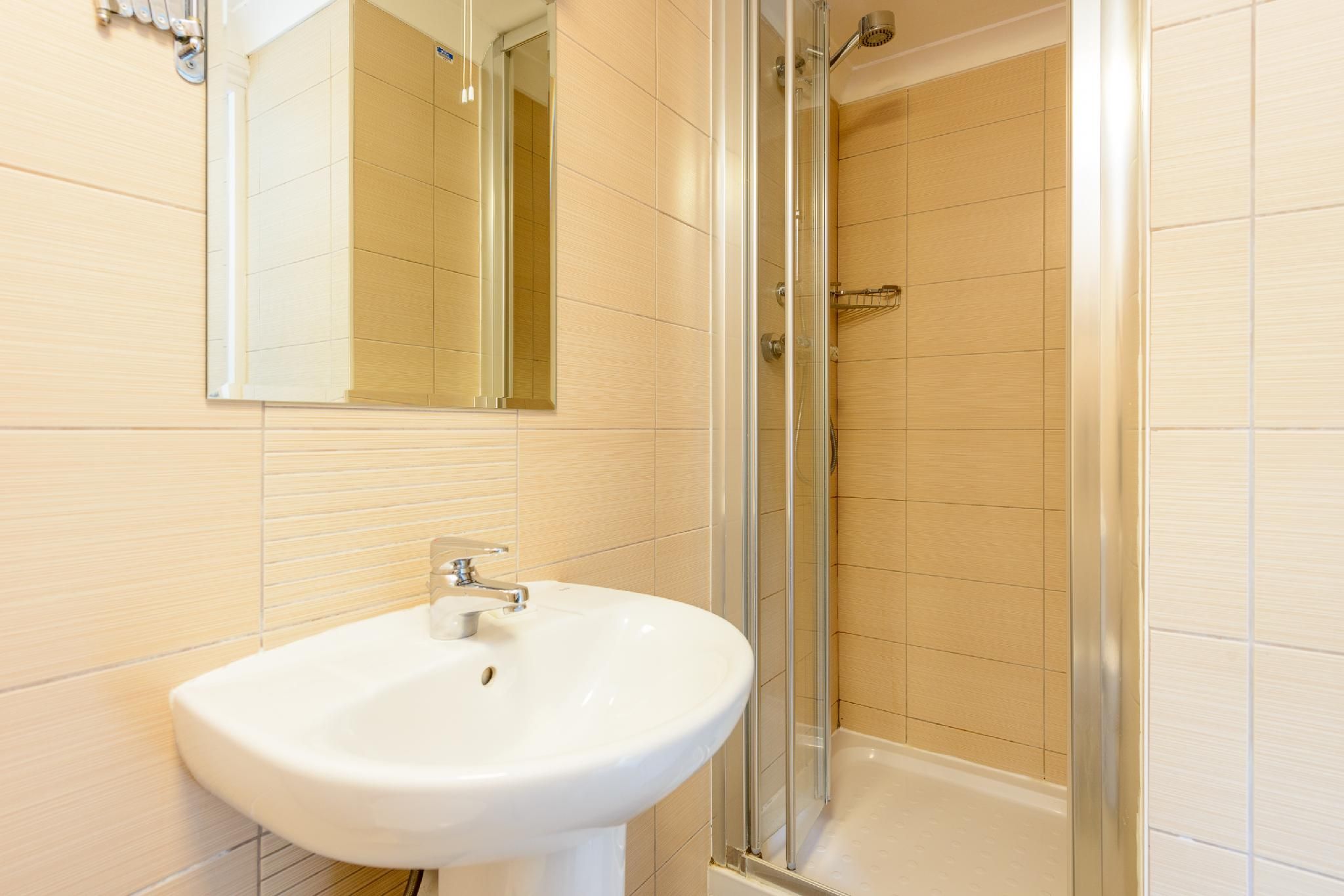 Single Room Ensuite Street View North Wing C