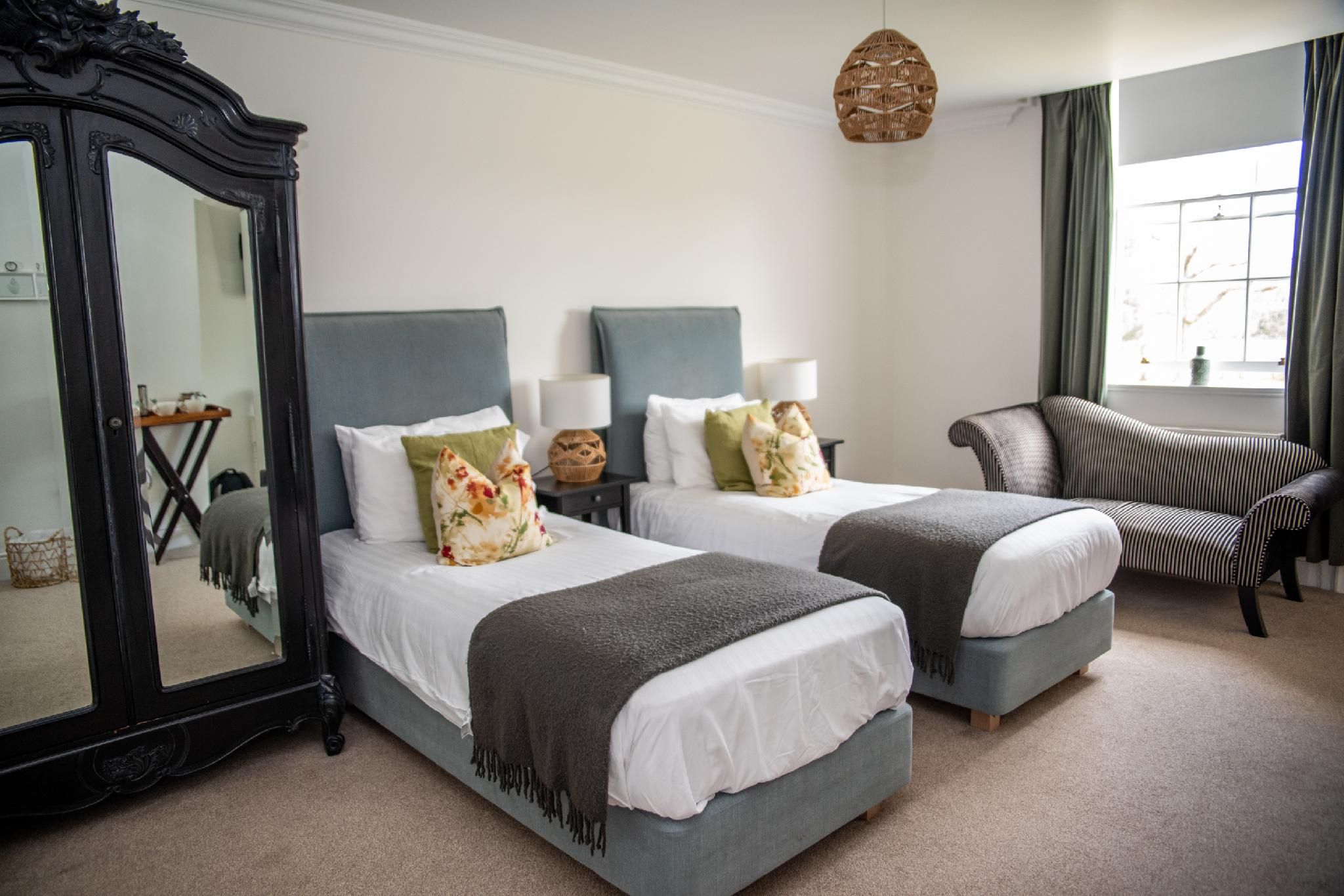 The Retreat New Forest Twin room garden view first floor