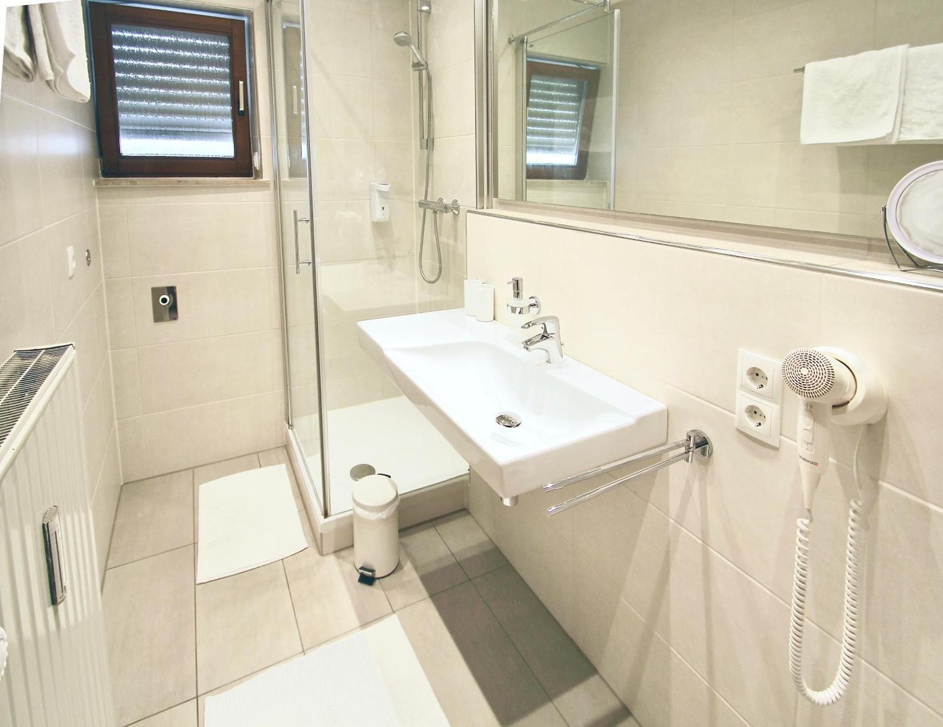 6-bed SEXTET Apartment