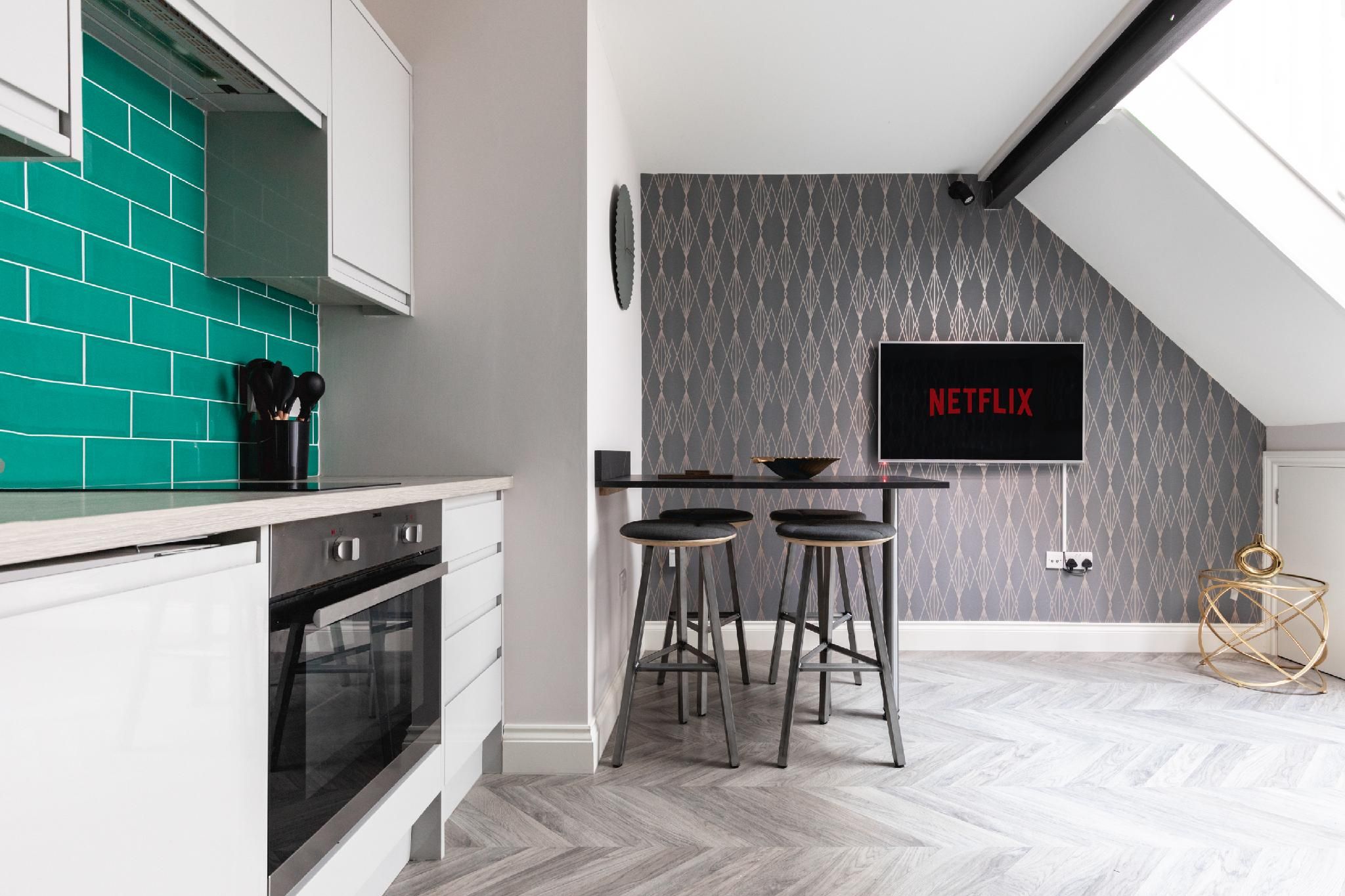 Duplex-Apartment-Ensuite with Shower-Balcony-The Chandler Suite